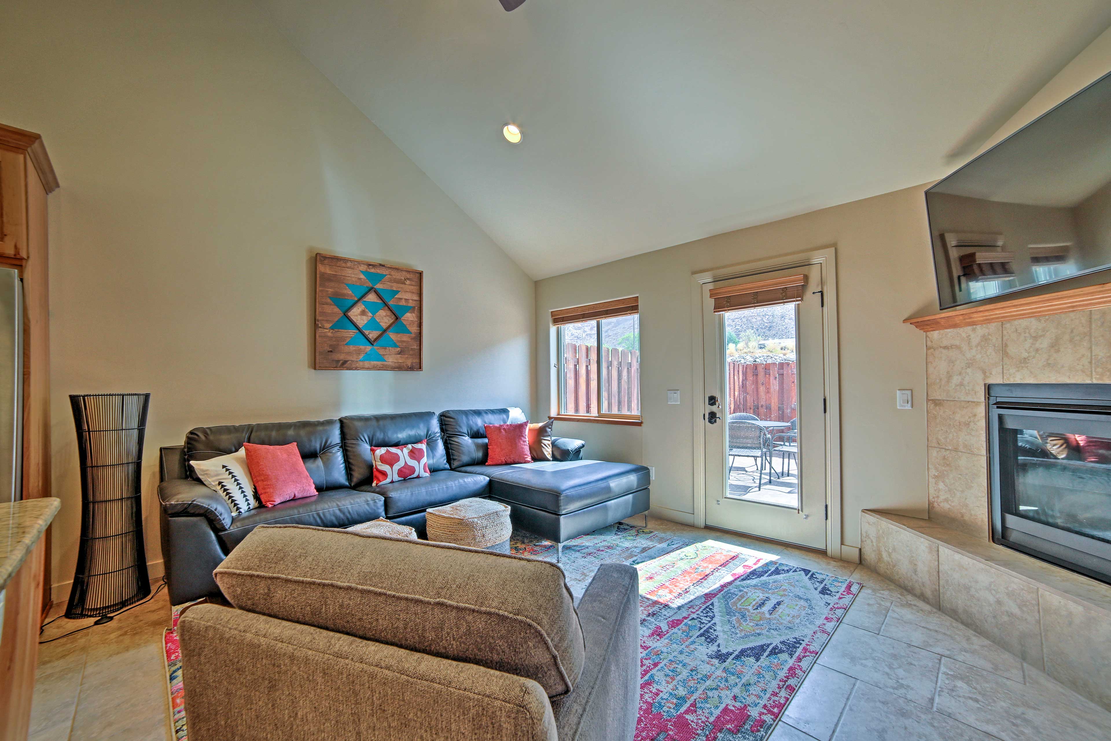 Property Image 2 - Moab Townhome w/Hot Tub & Patio - Near Arches