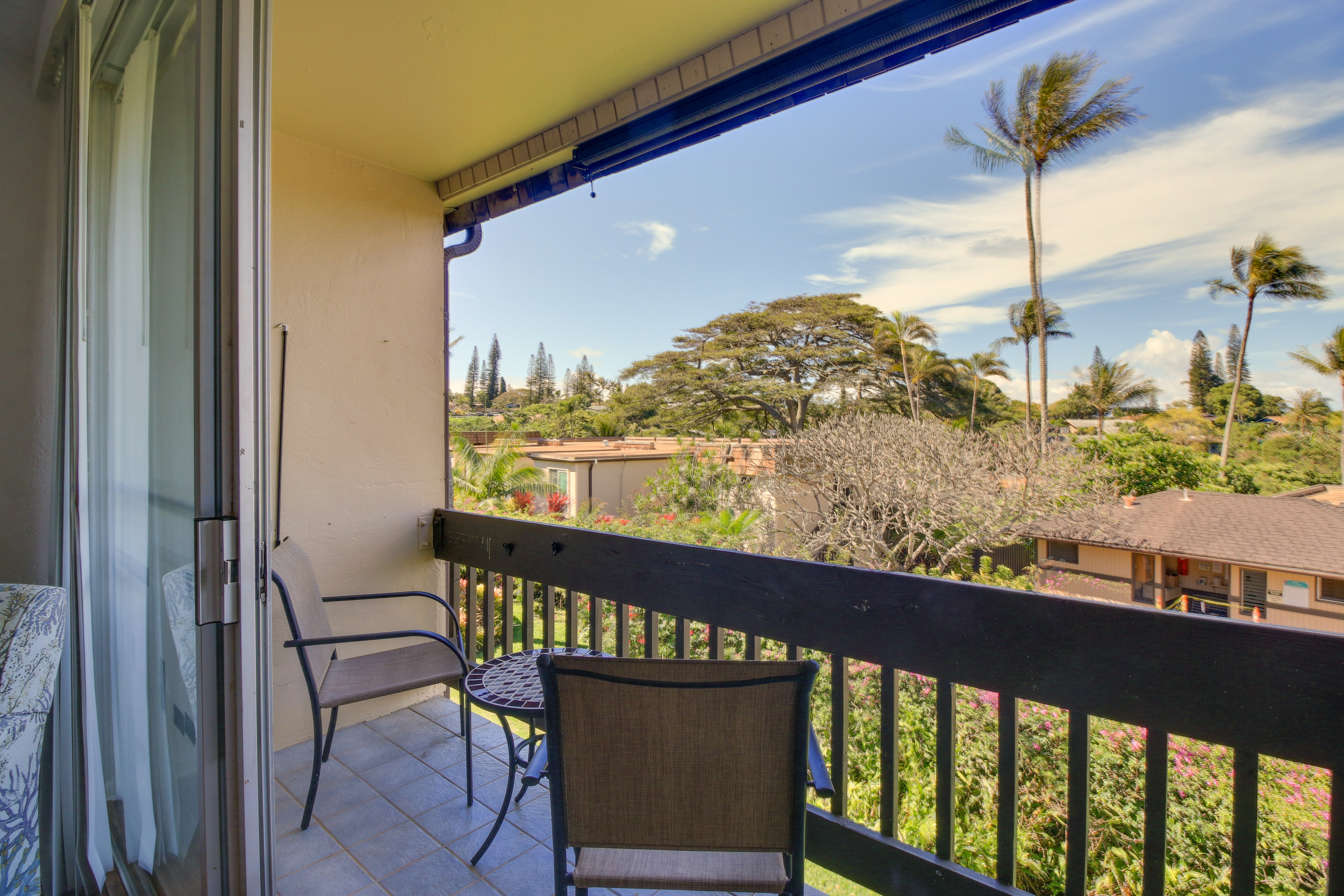 Property Image 2 - Hawaii Condo w/ Balcony < 1 Mi to Kapalua Beach!