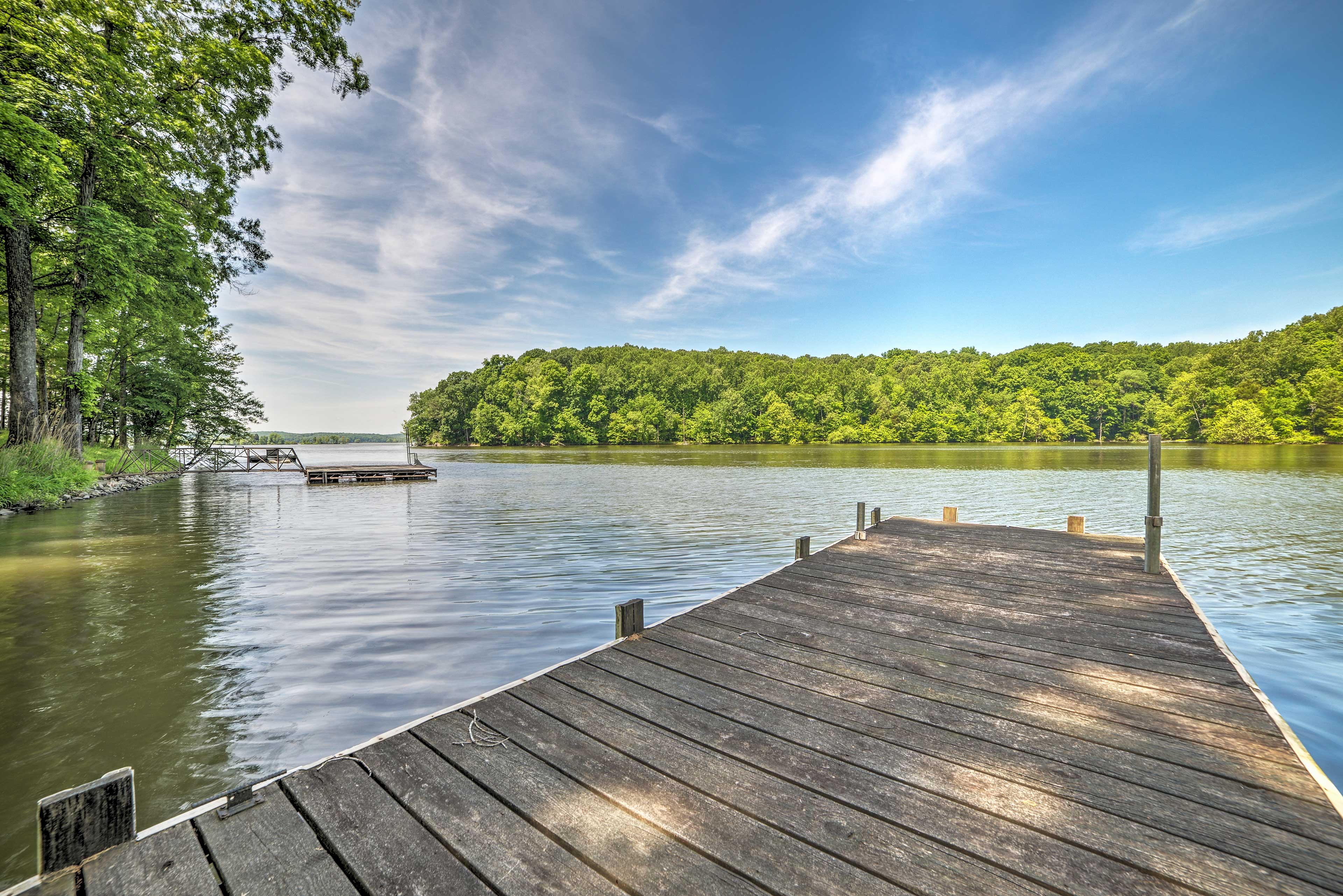 Property Image 2 - Lake Barkley Waterfront Home w/ Deck & Boat Dock!