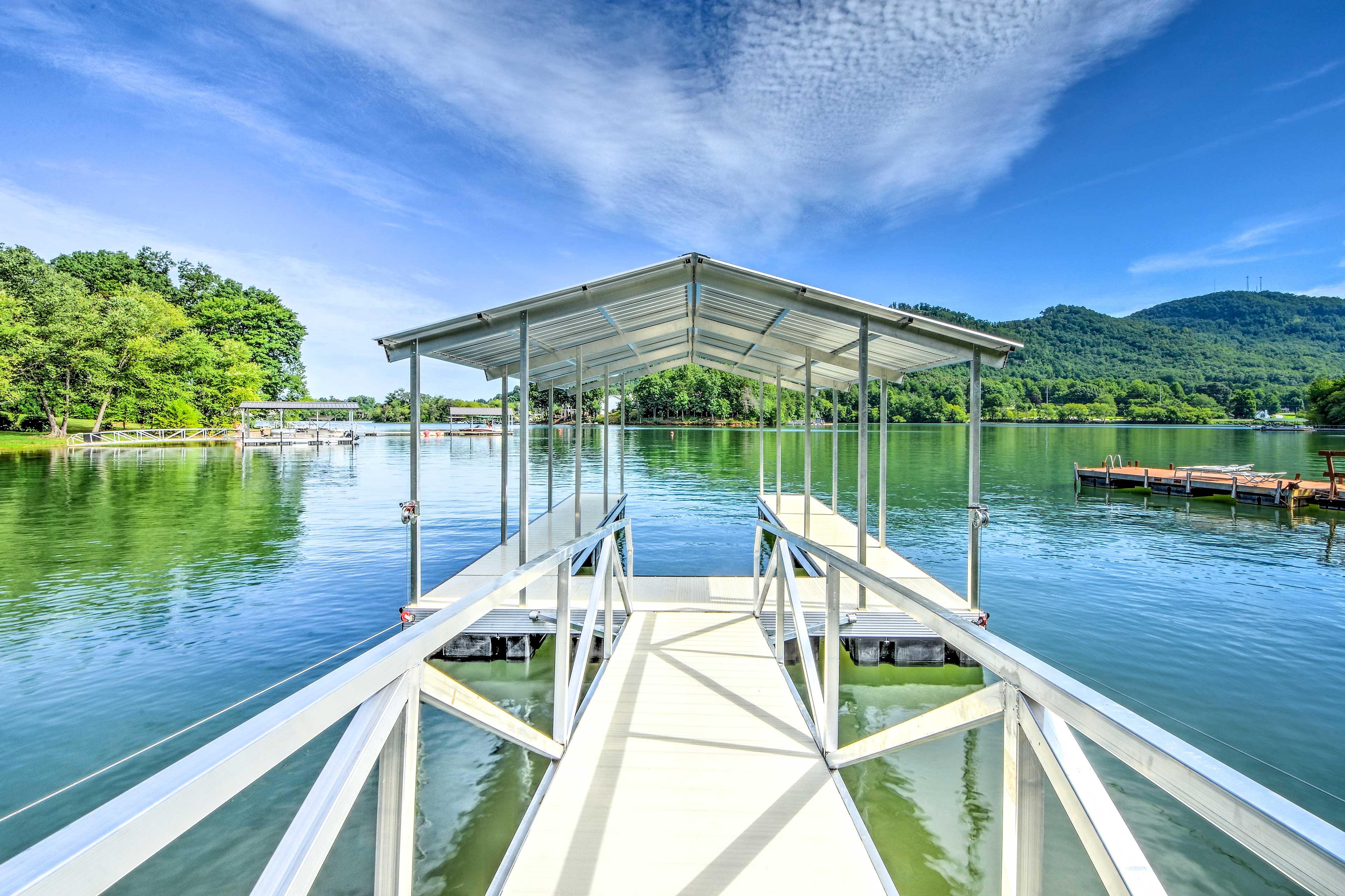 Property Image 2 - Luxury Lakefront Hiawassee Cottage w/ Boat Dock!