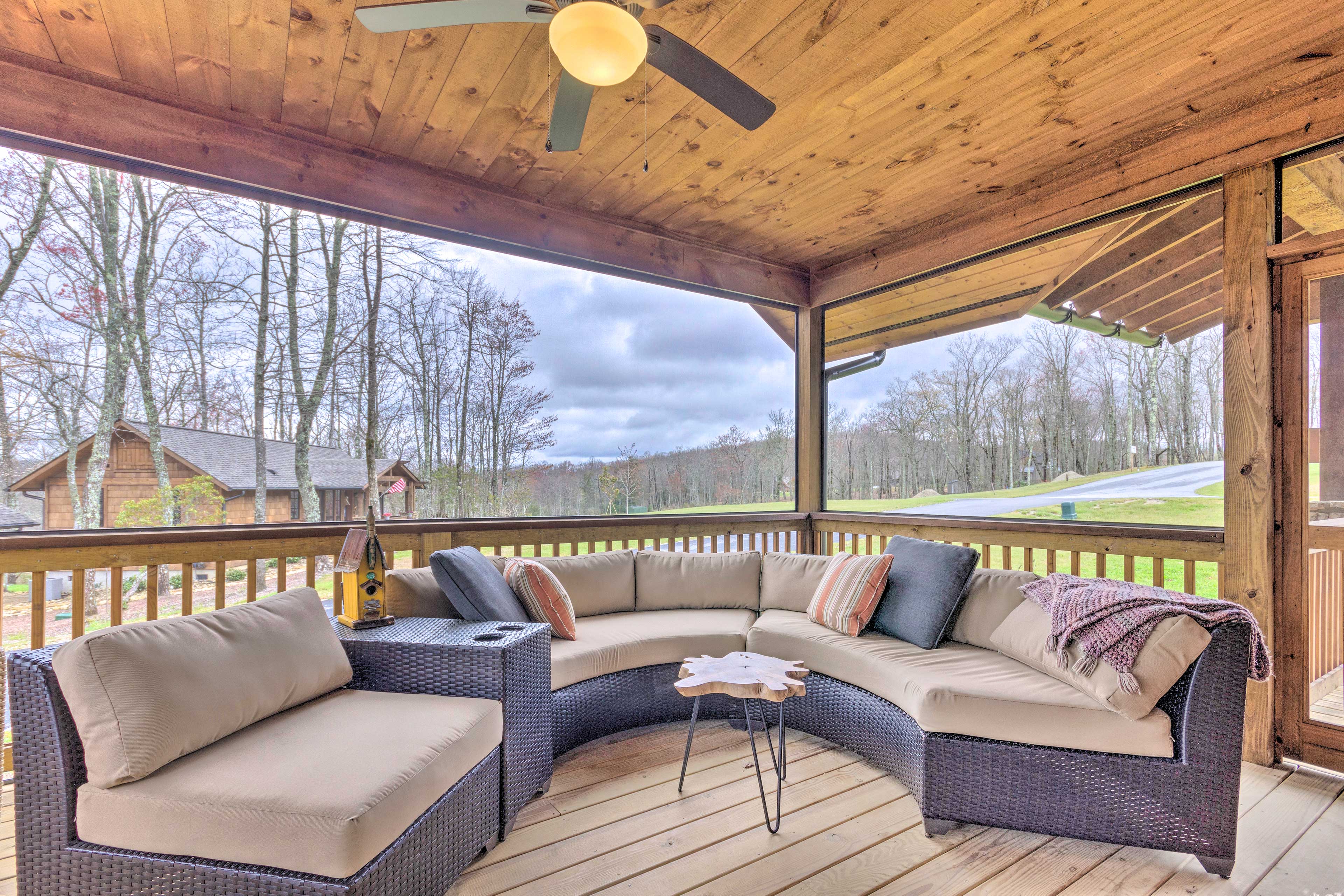 Property Image 2 - Chinquapin Natures Walk Newly-Built Forest Retreat