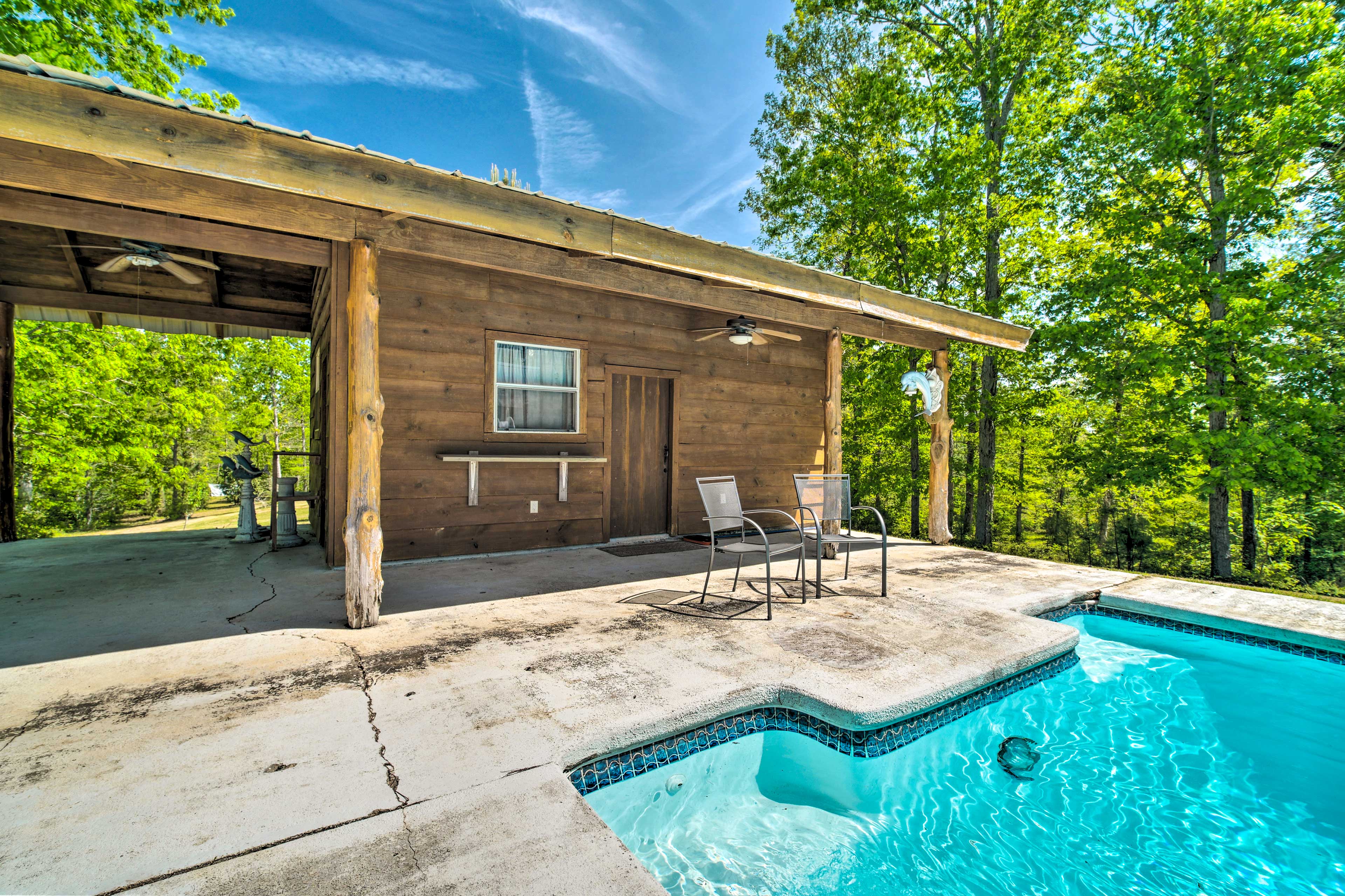 Rustic Woodville Getaway with Pool & Guest House
