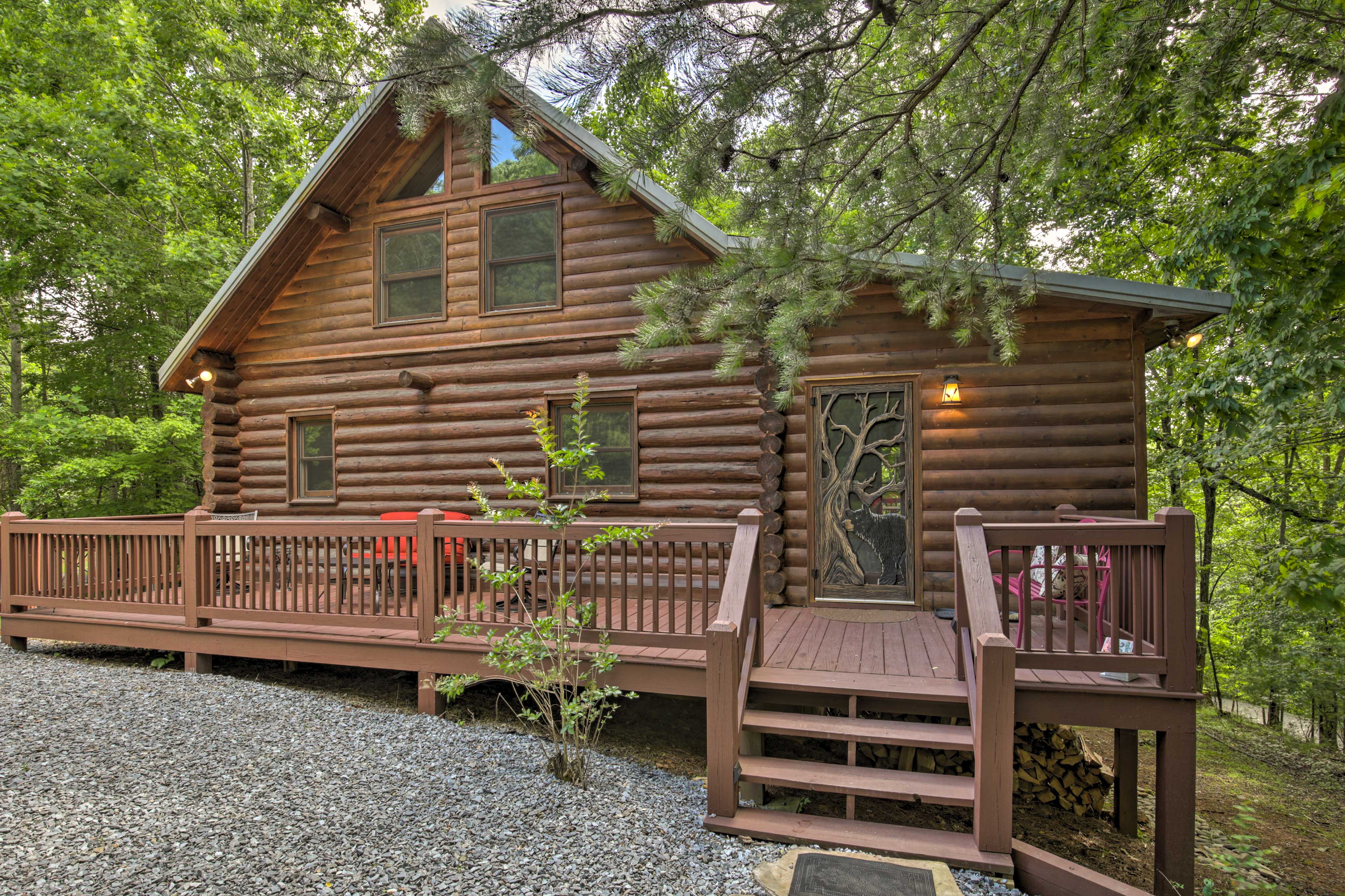 Property Image 1 - Quintessential Blue Ridge Log Cabin w/ Hot Tub!