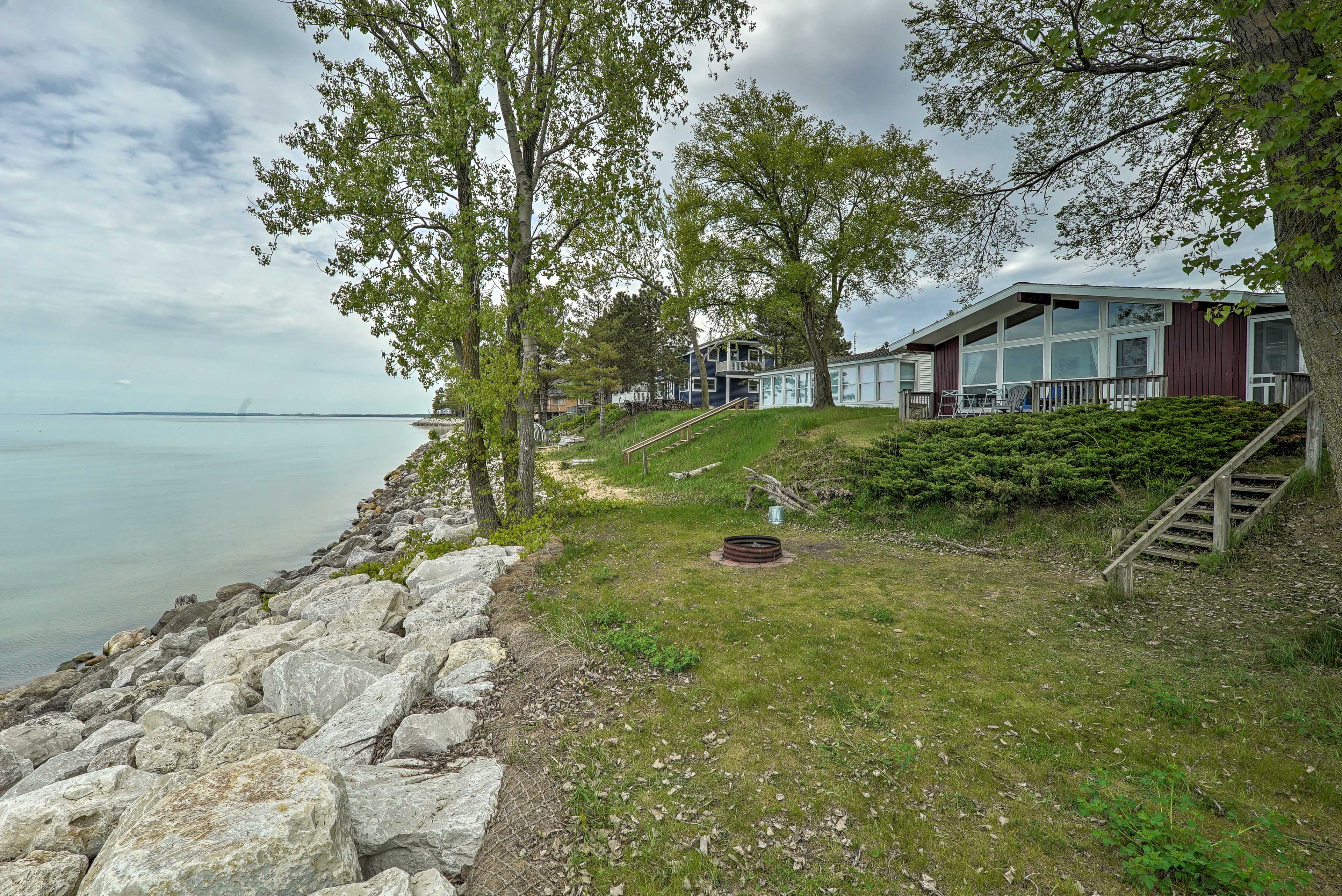Property Image 1 - Lakefront Cottage Near Wineries + State Parks!