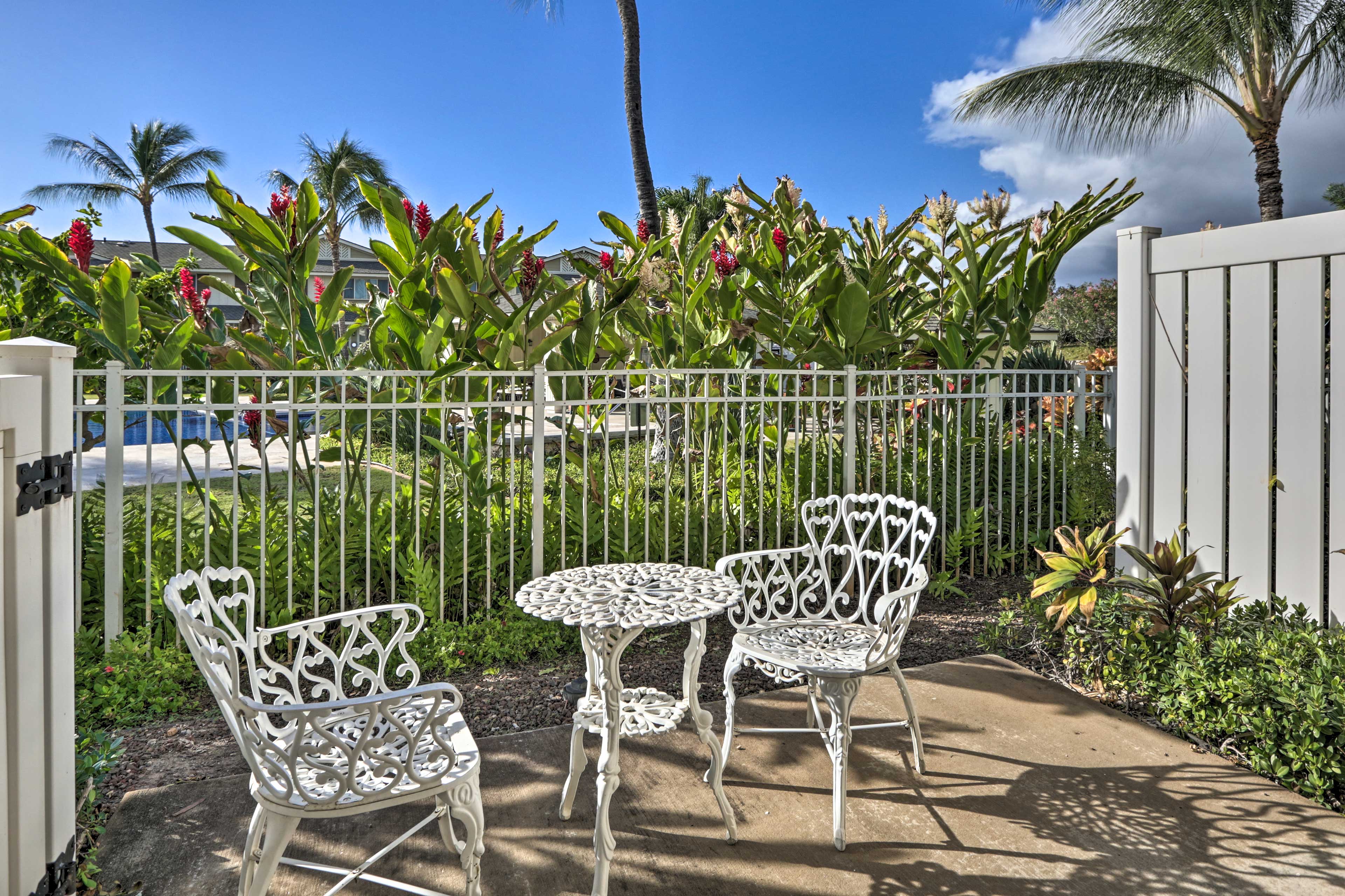 Property Image 2 - Hawaiian Hideaway: Pool Access, 1 Mi to Beach