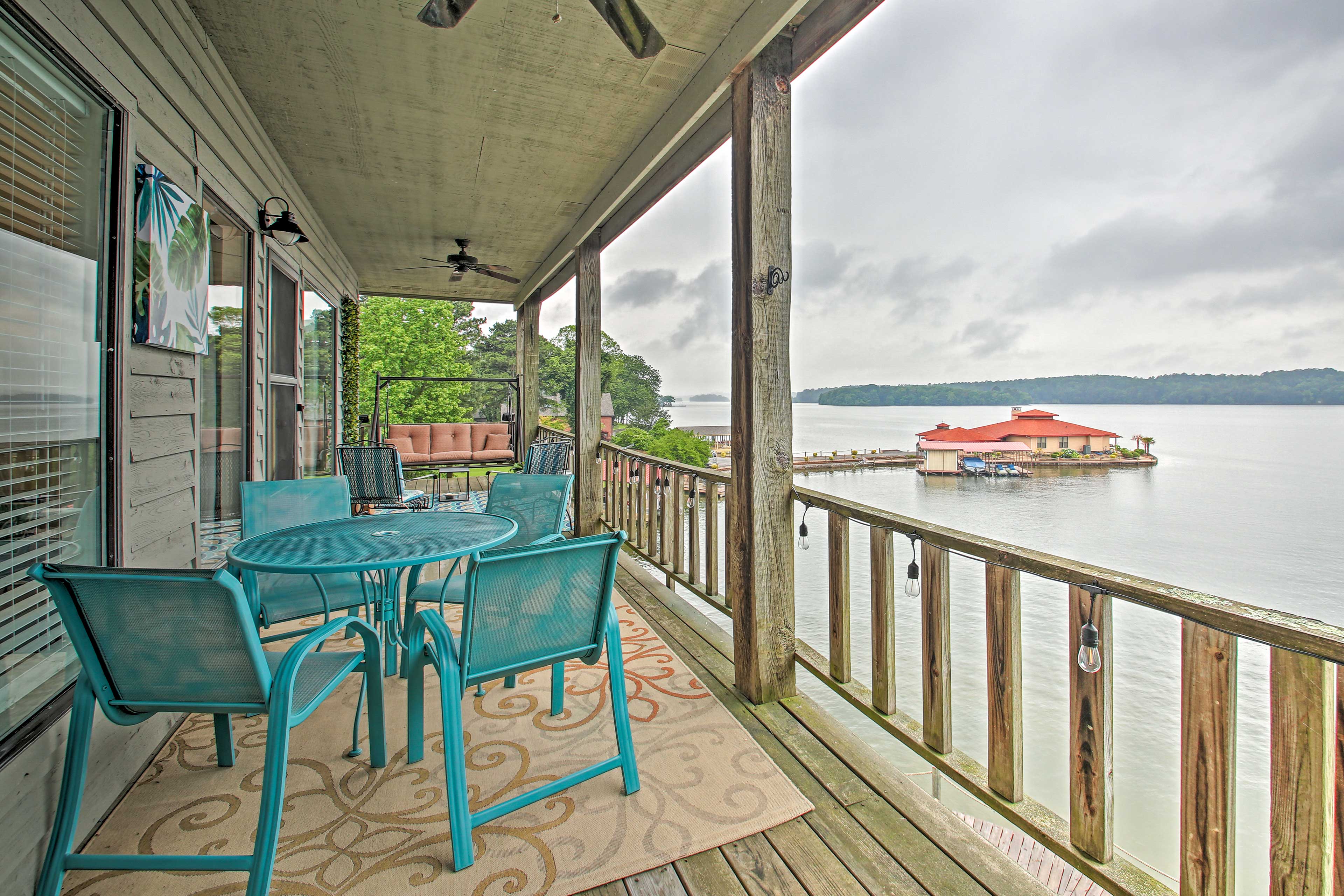 Property Image 1 - Spacious Penthouse w/ Stunning Lakefront Views!
