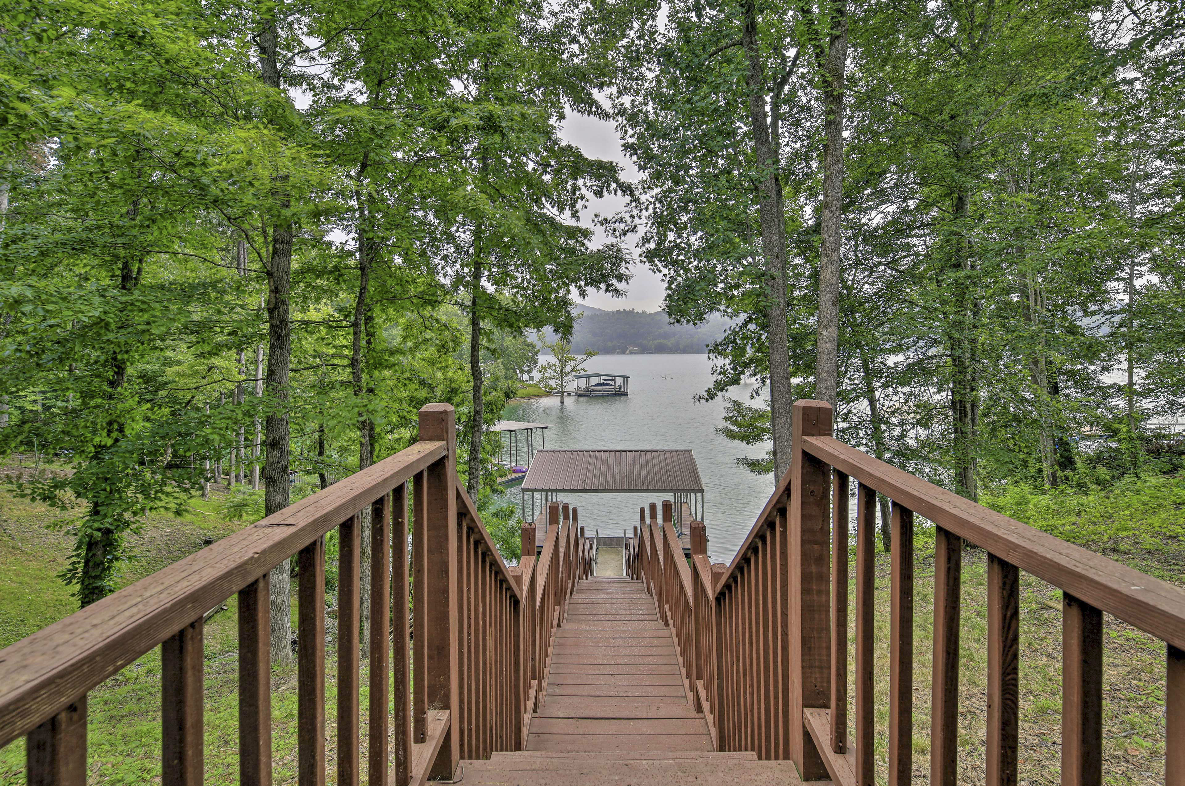 Property Image 1 - Lakefront Cottage with Private Double Dock