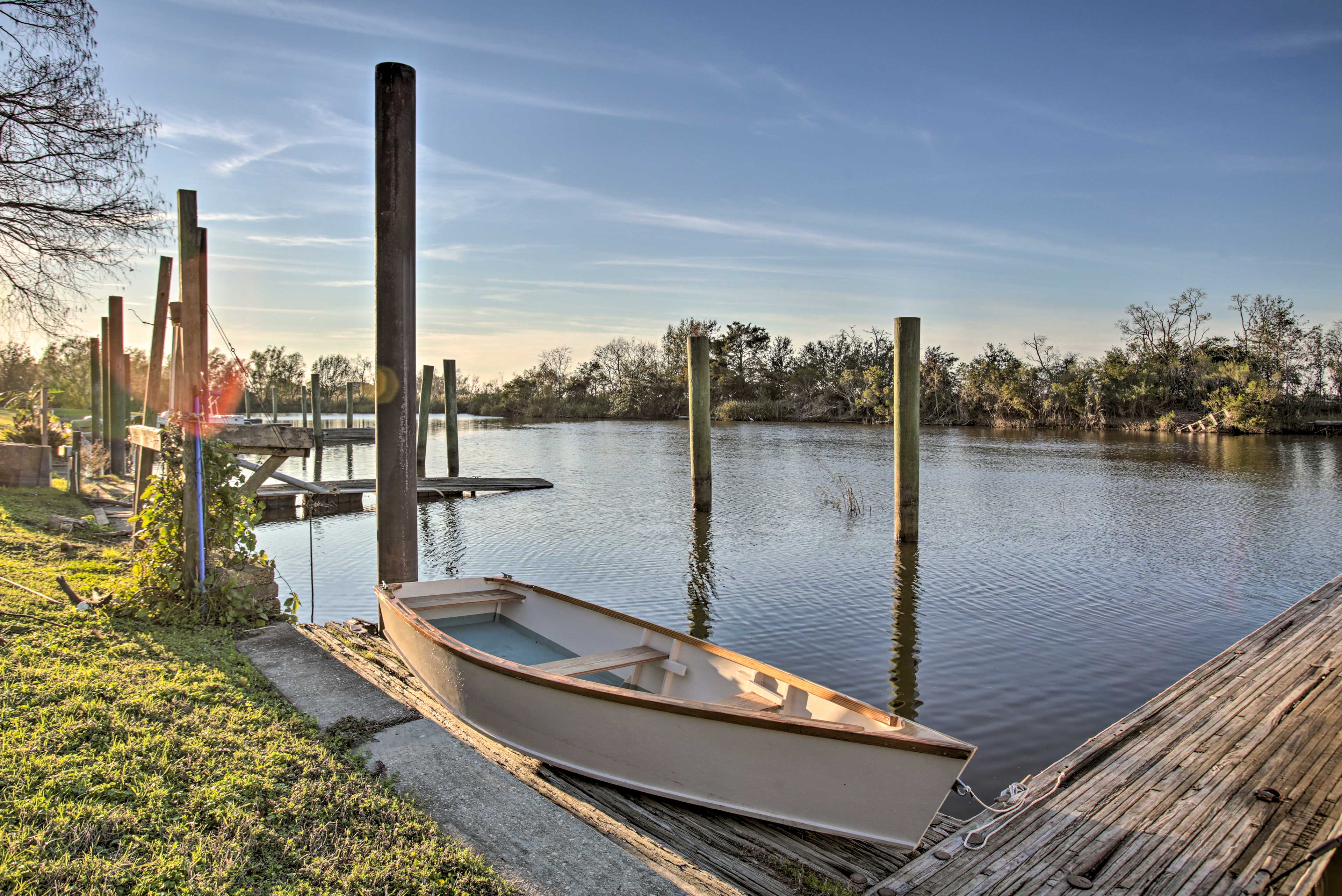 Property Image 2 - Lakefront Madisonville Townhome w/ Rowboat!