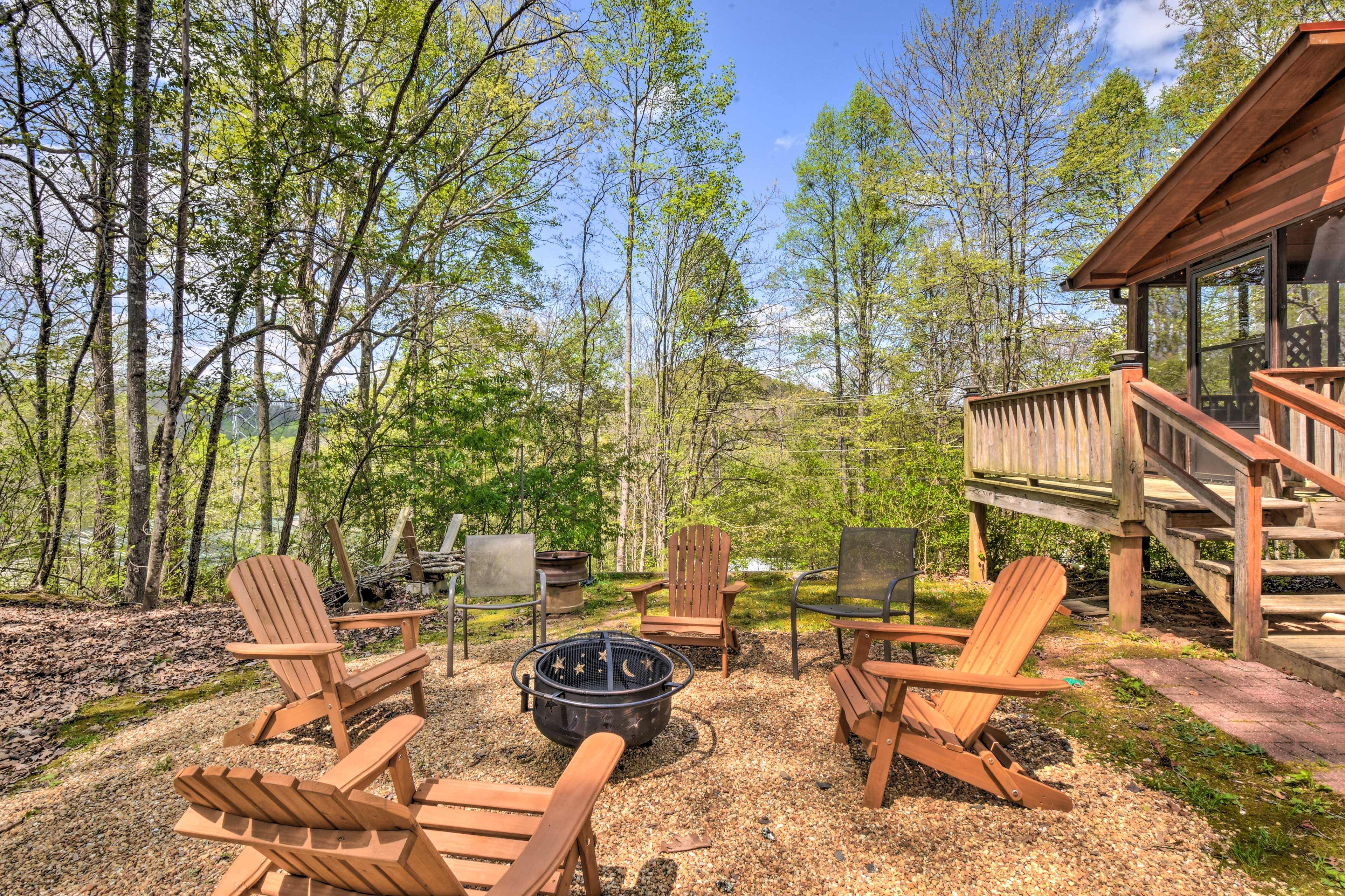 Property Image 1 - Cozy Hiawassee Cabin w/ Fire Pit & Mtn Views!