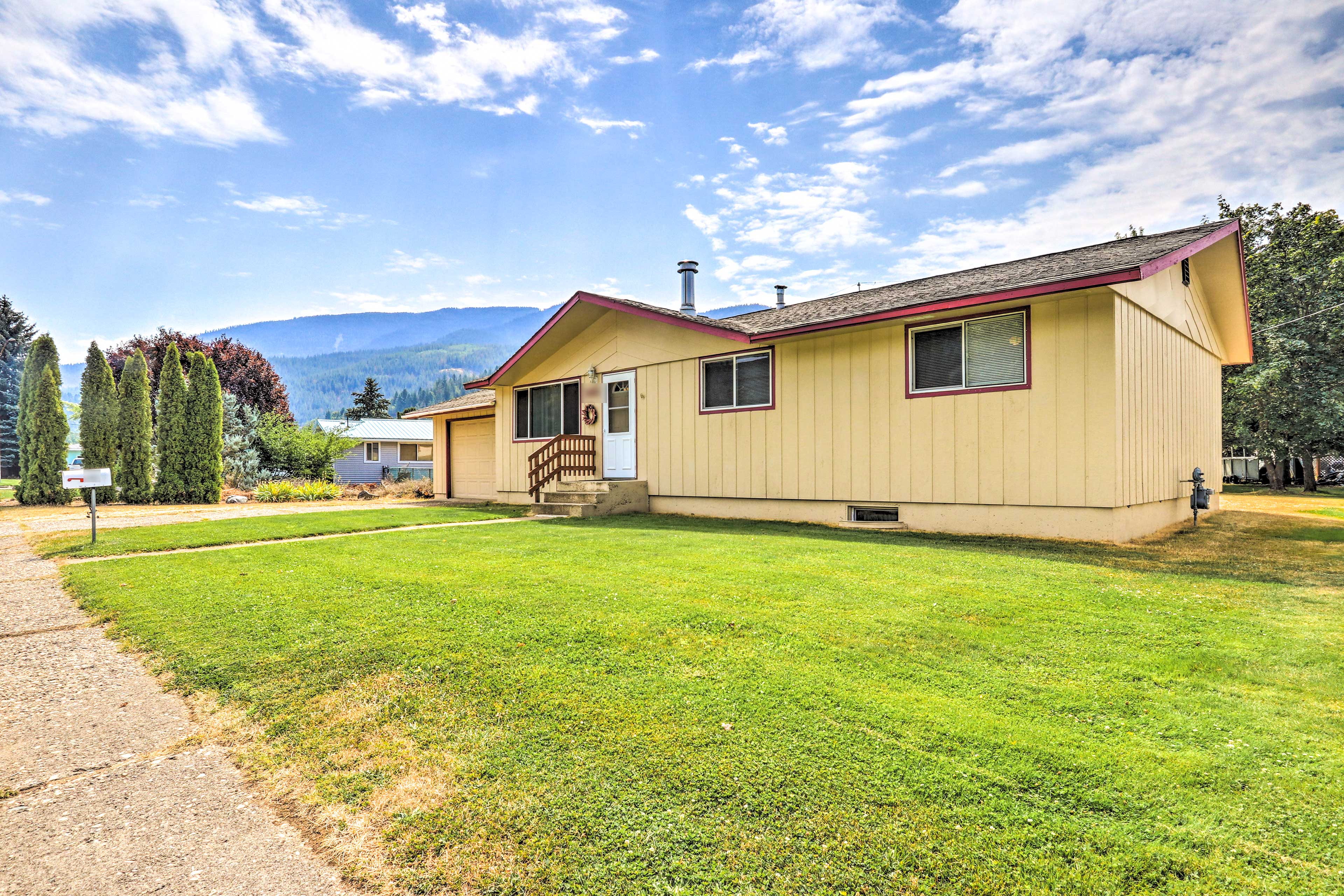 Property Image 2 - Quaint Kellogg Home w/ Deck & Mountain Views!