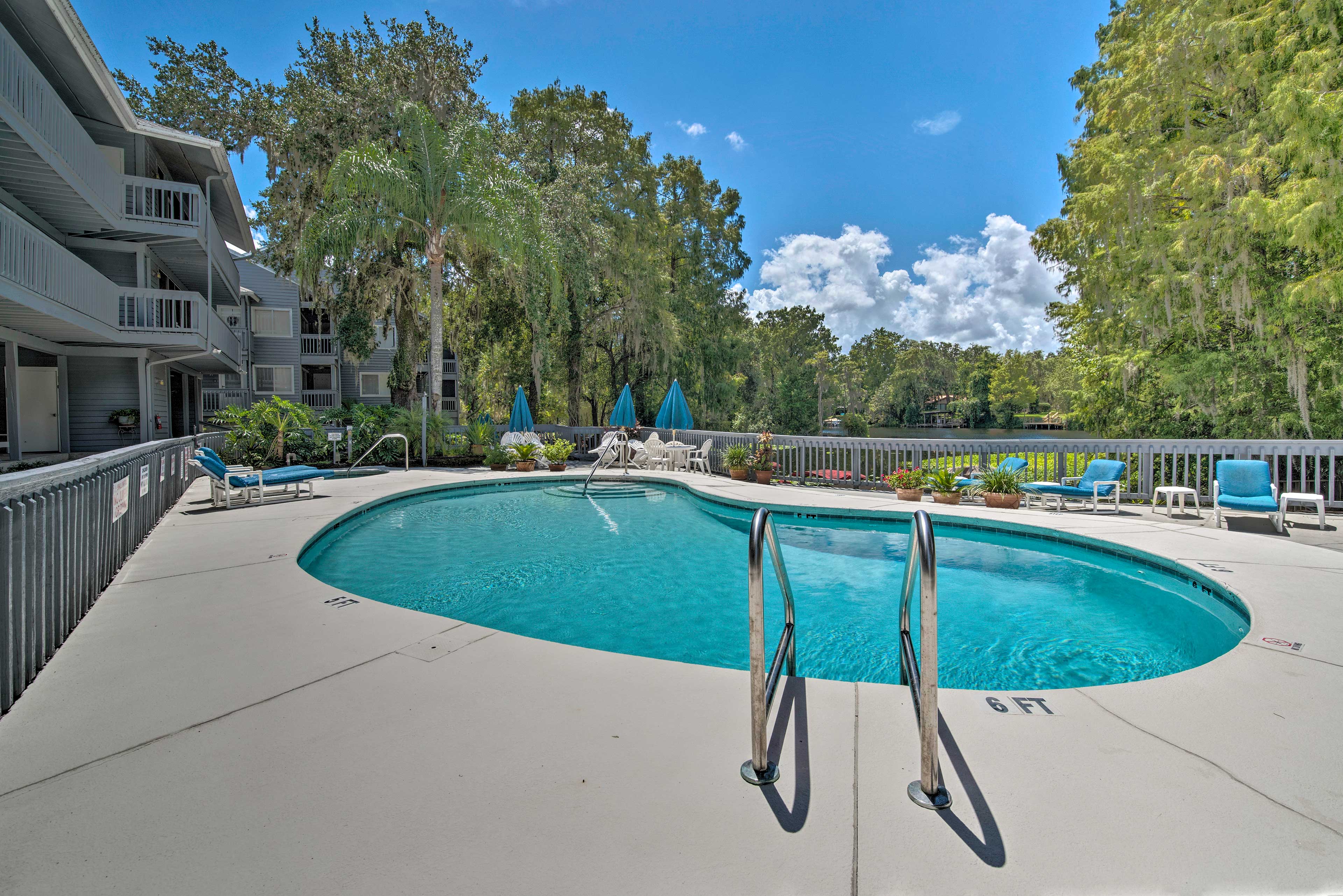 Riverfront Dunnellon Condo w/ Grill & Kayaks!