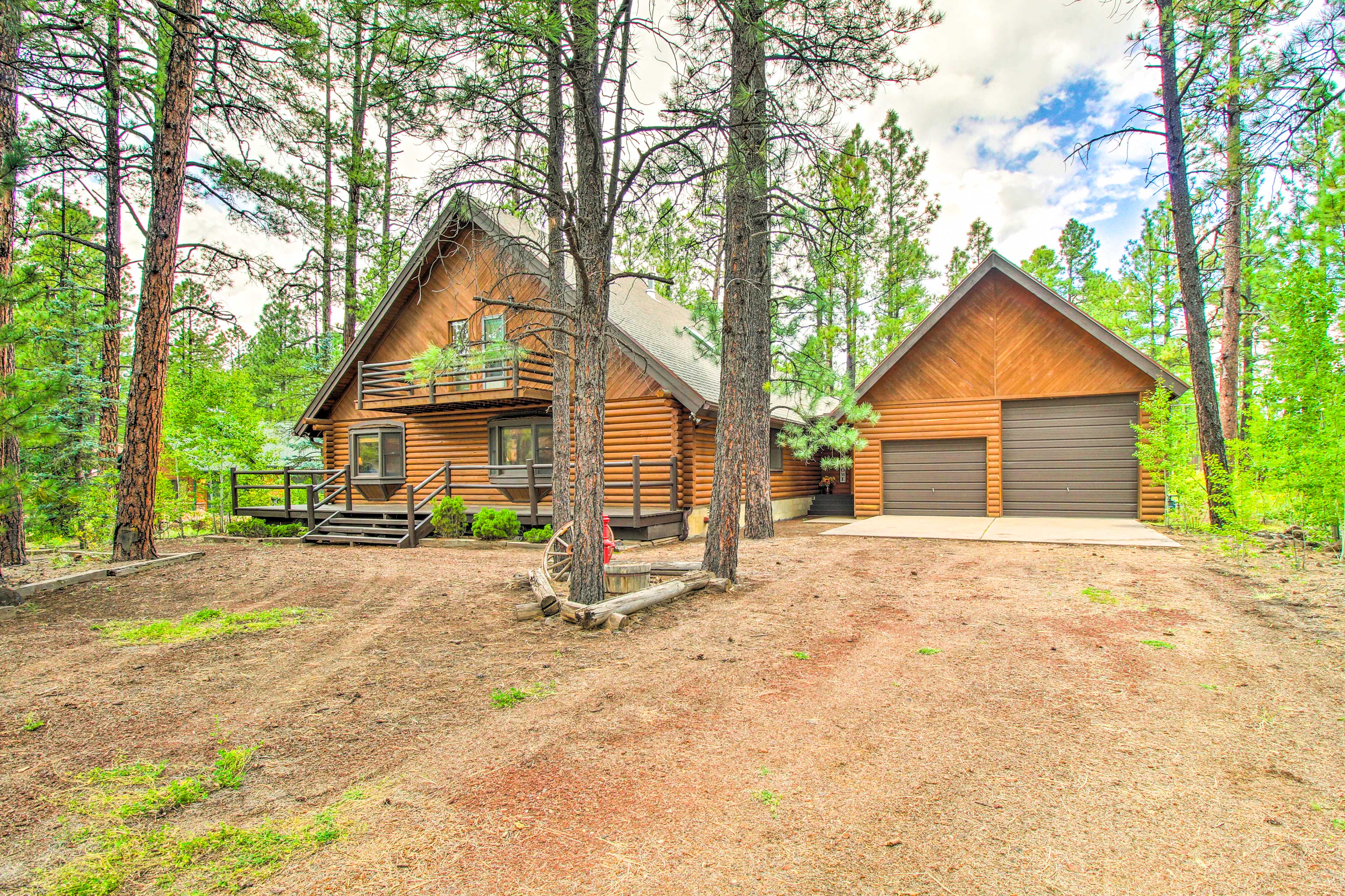 Rustic Pinetop Log Cabin w/ Fire Pit + Grill!
