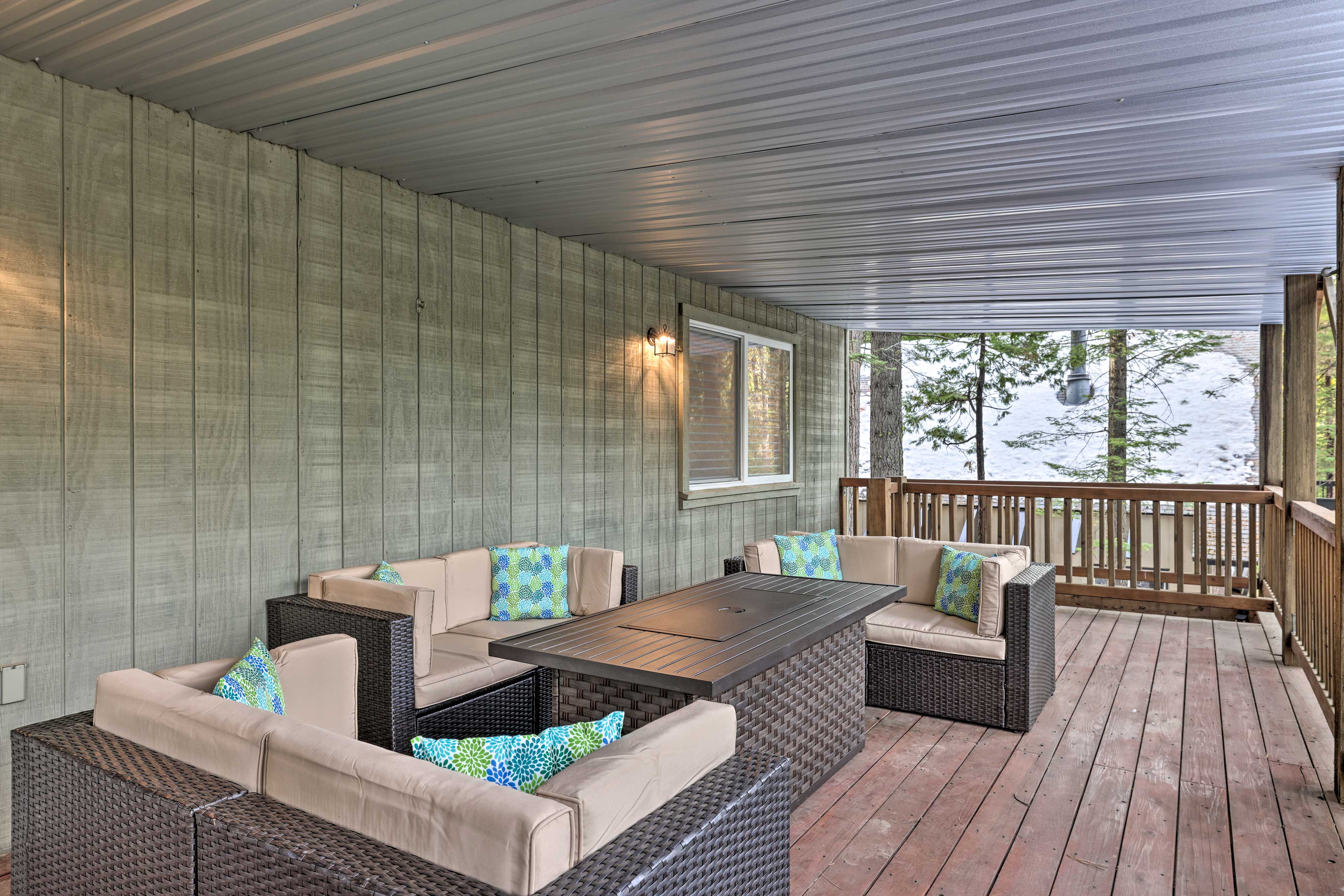 Cold Springs Mountain Retreat w/ 2-Level Deck