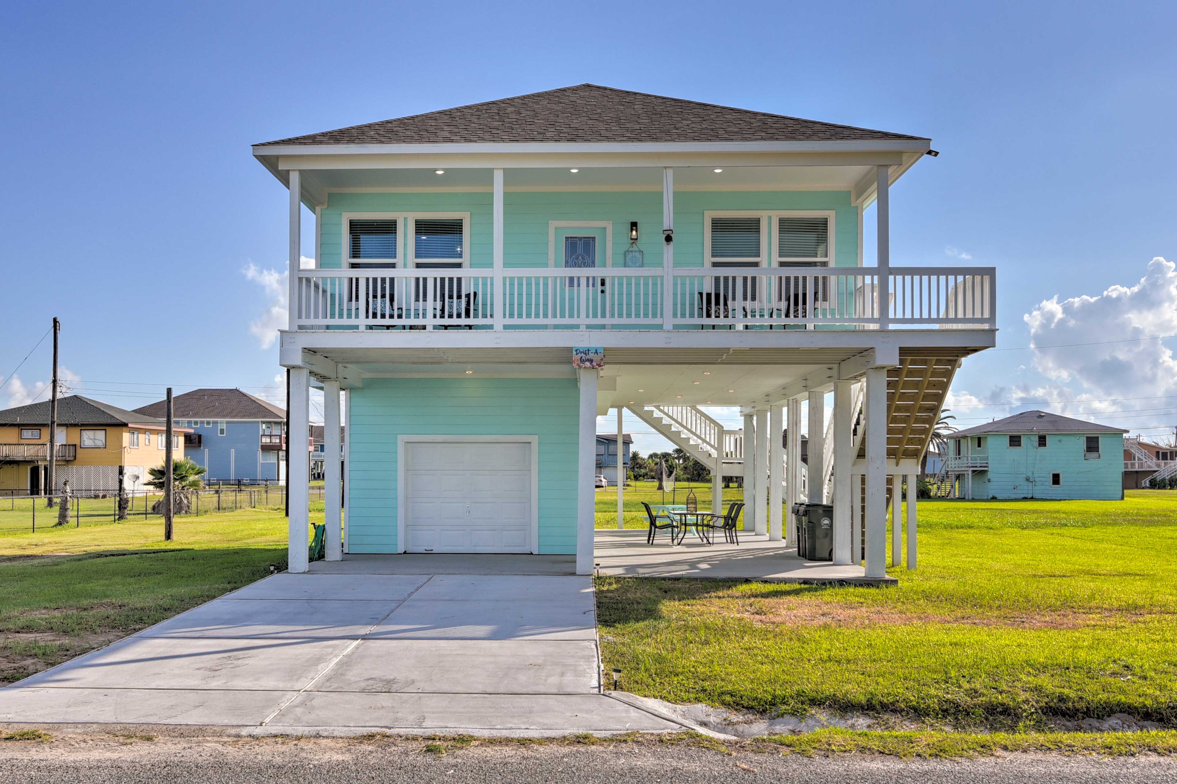 Property Image 2 - NEW! Bright & Breezy Galveston Retreat w/ Deck!