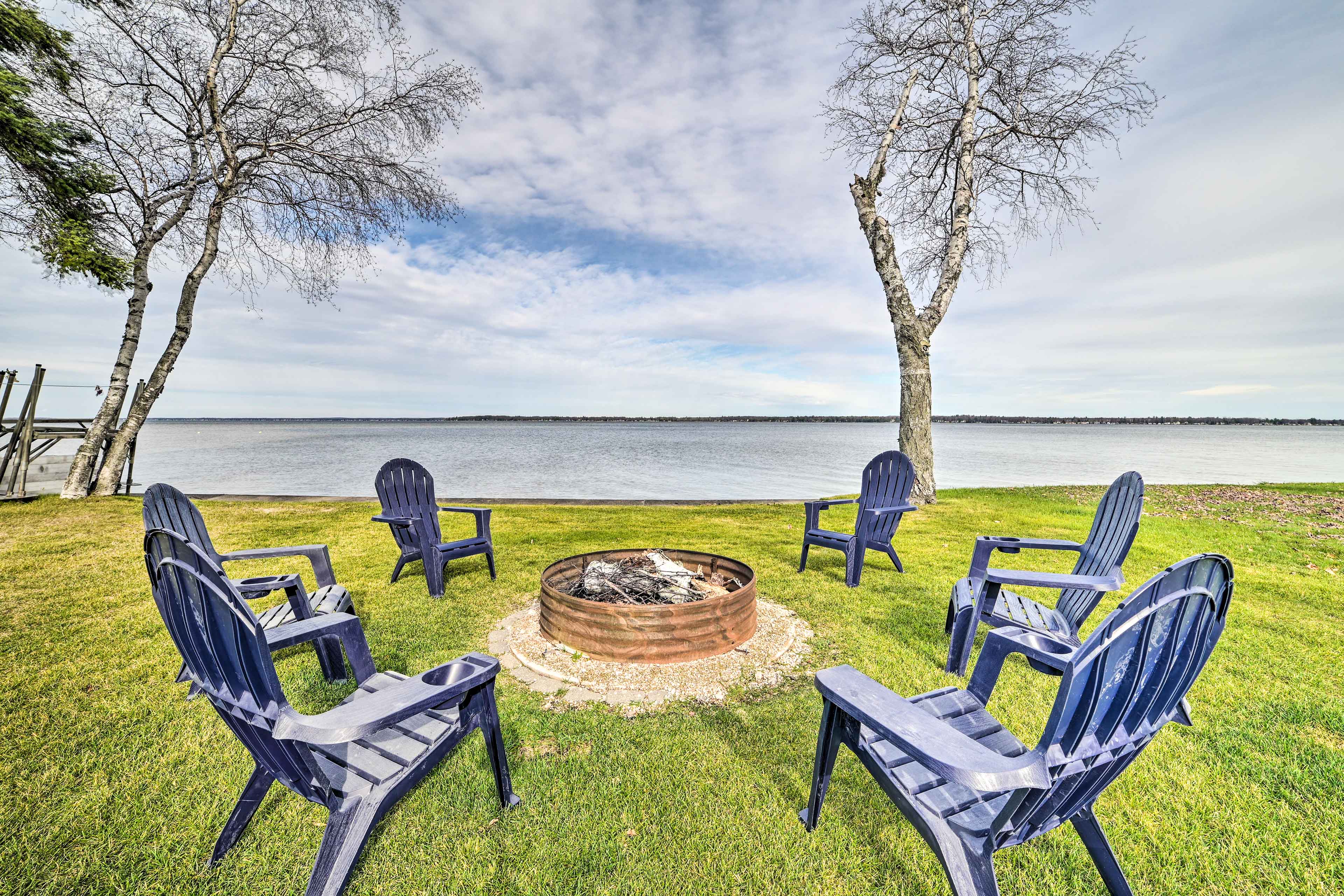 Property Image 1 - Houghton Lake Cottage w/ New Private Deck!