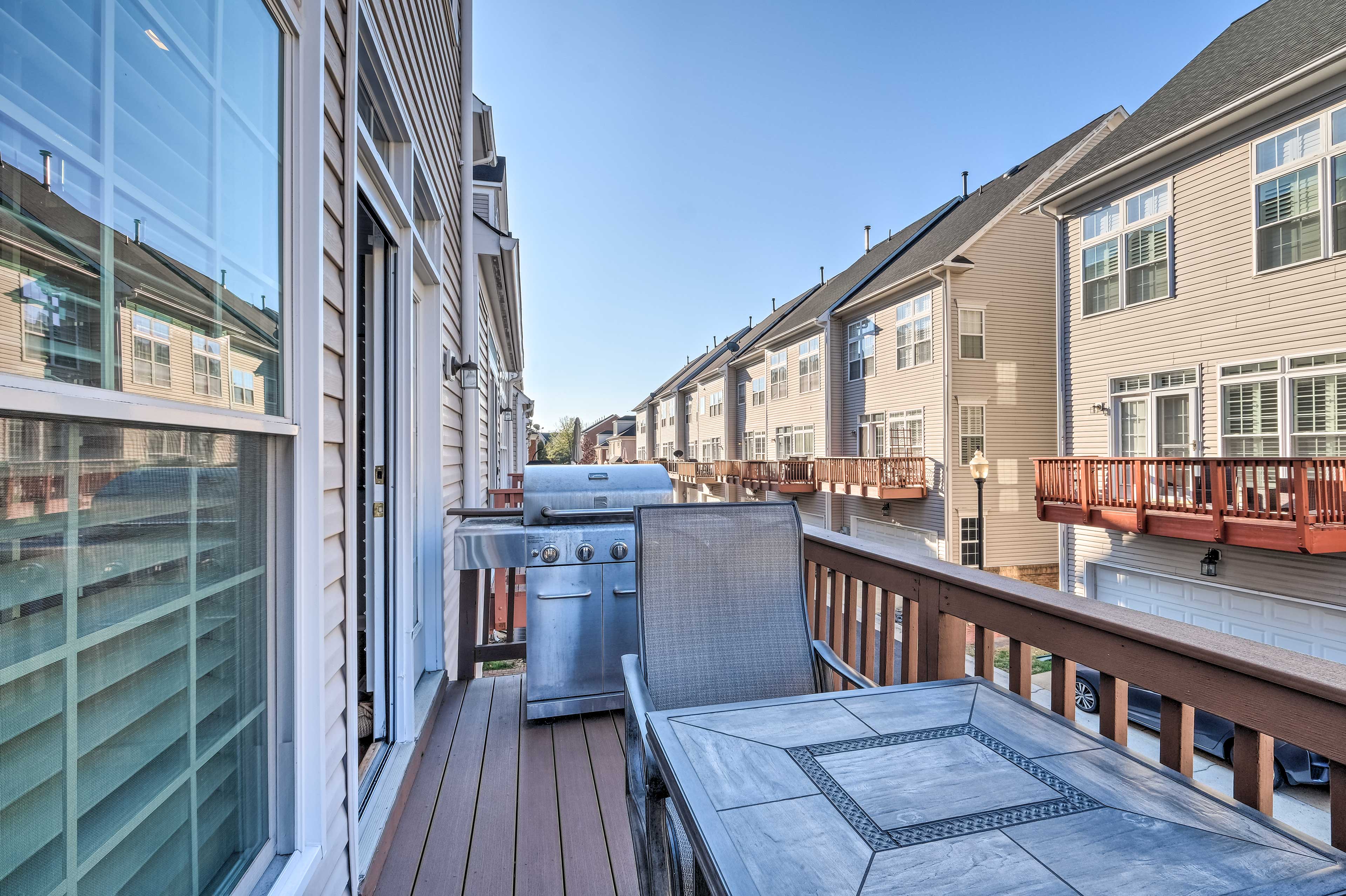 Property Image 2 - Lovely Alexandria Townhome w/ Balcony & Grill