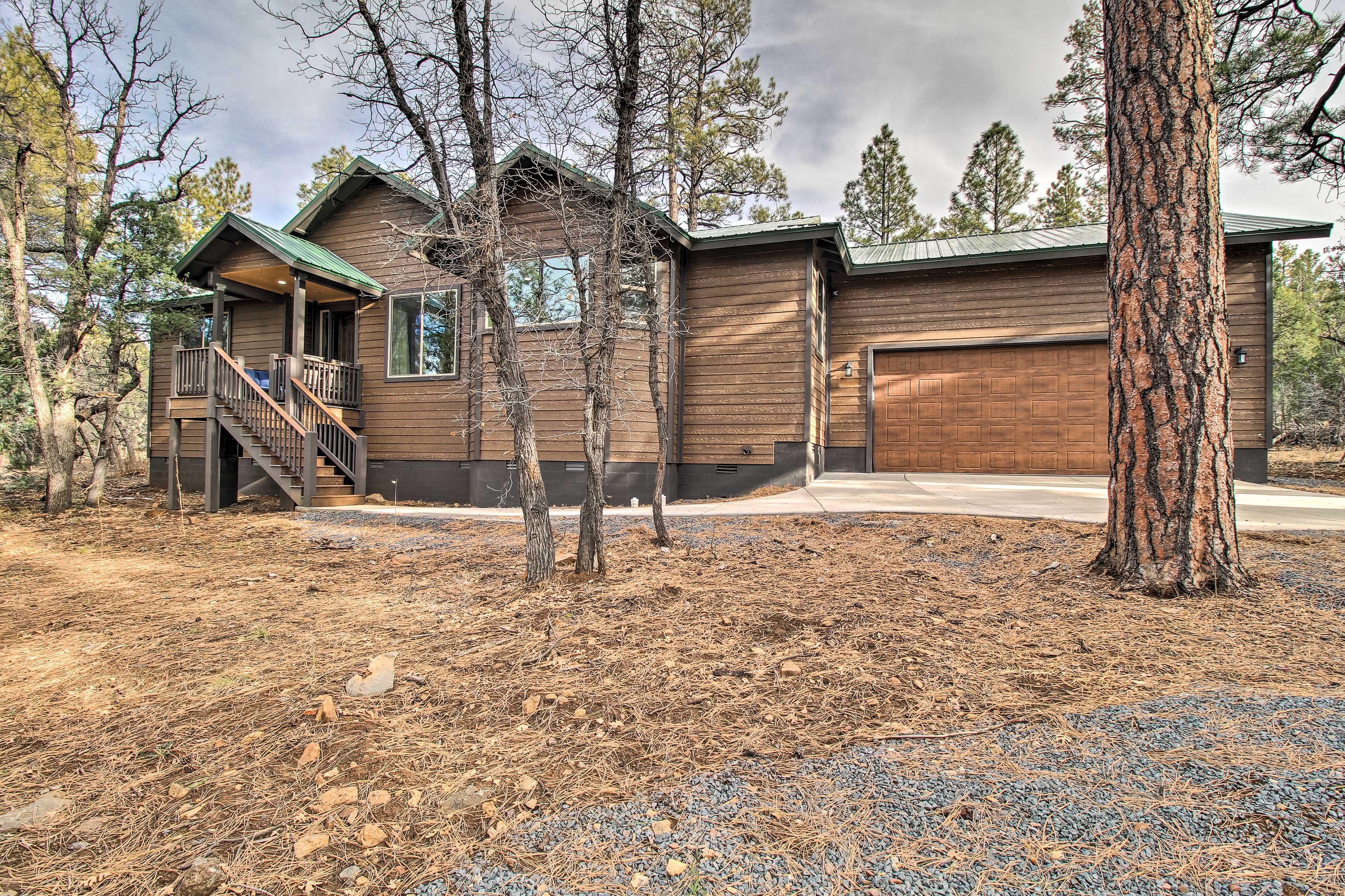 Property Image 1 - Pinetop-Lakeside Cabin: Walk to Stables!