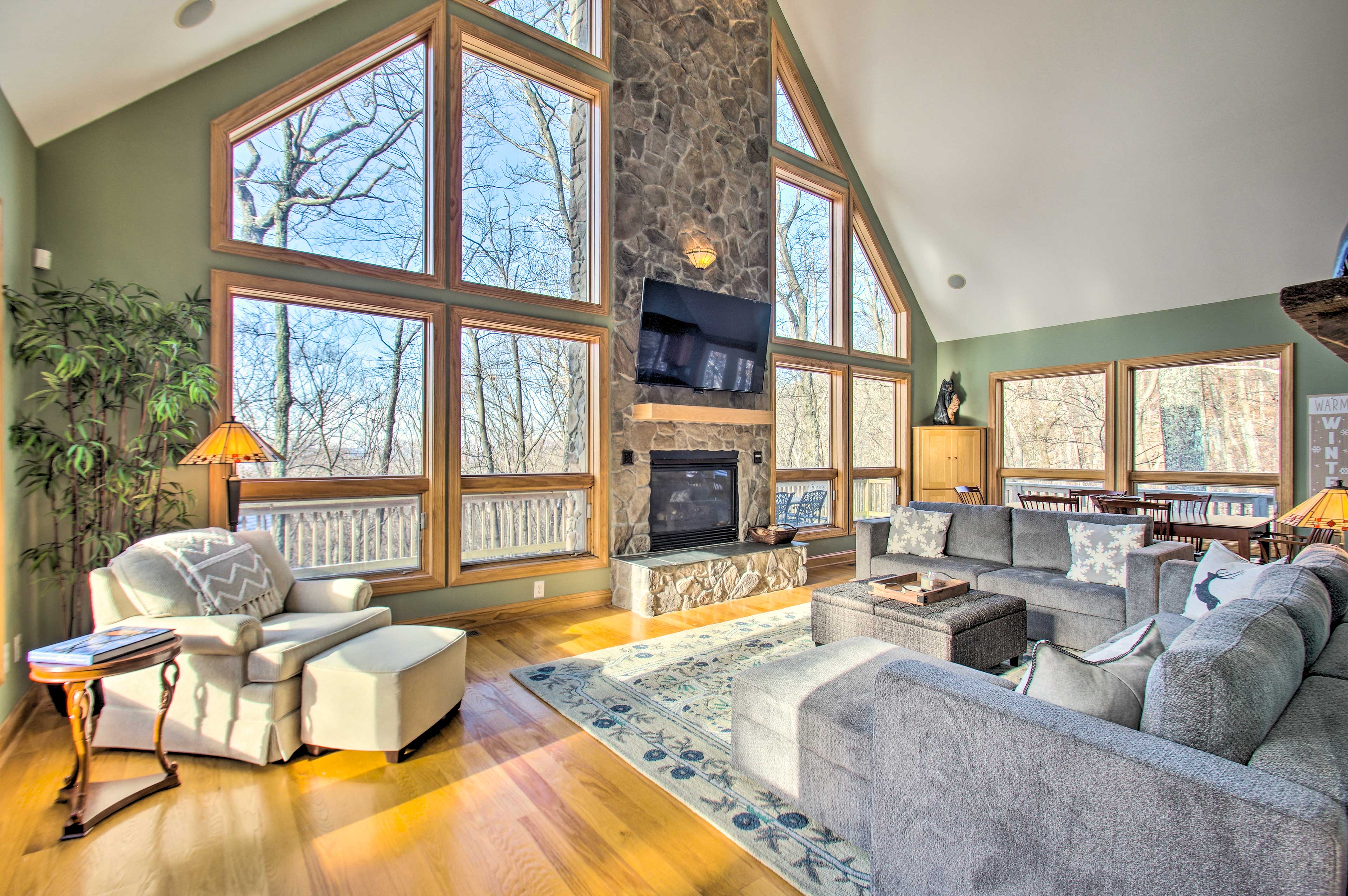 Property Image 1 - NEW! Stunning Wintergreen Cabin: Ski, Hike + More!