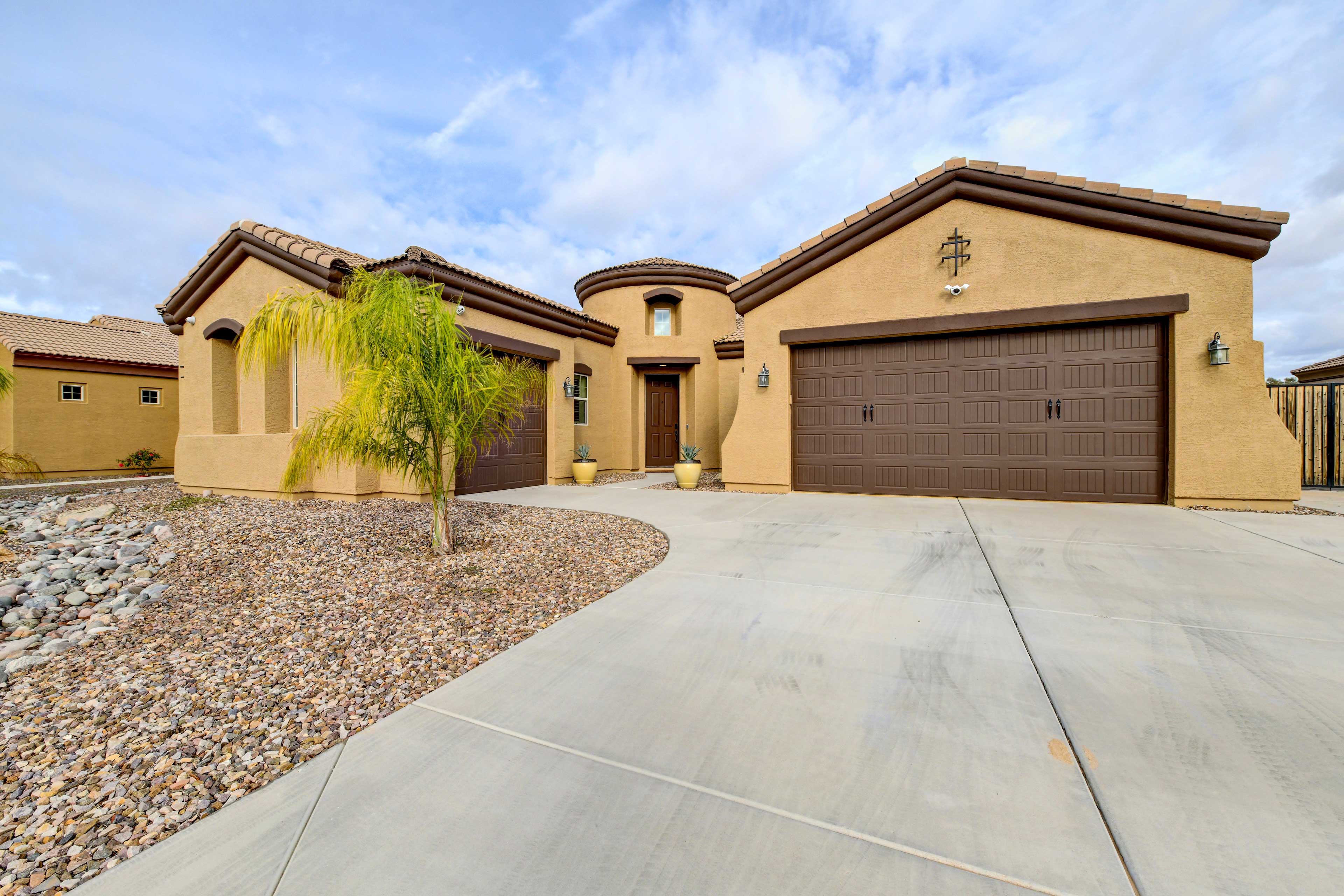 Property Image 2 - Queen Creek Home w/ Private Pool & Gas Grills