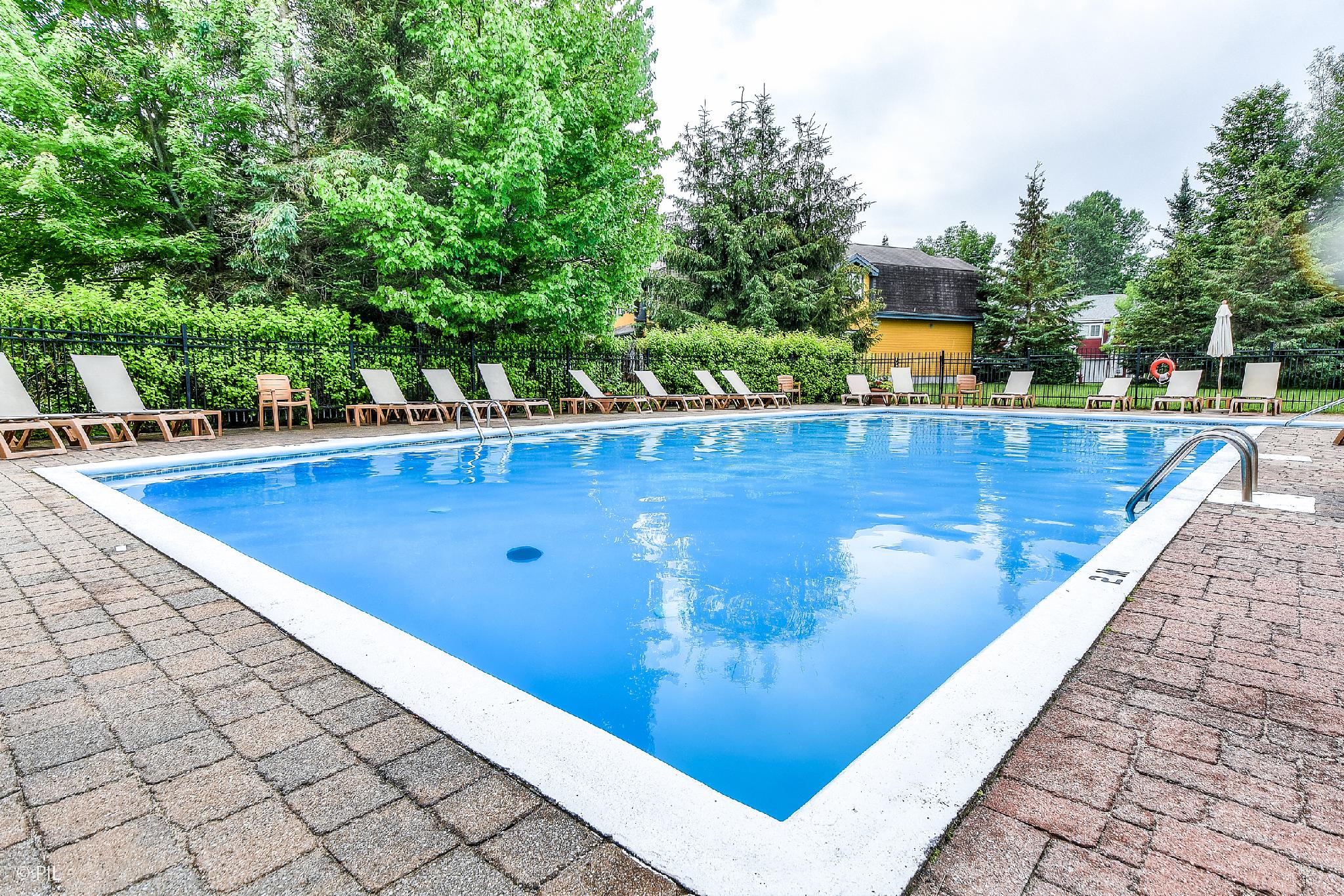 Property Image 2 - Townhouse on the Golf with Pool Access - Borealis 216 | Free shuttle to Tremblant Resort