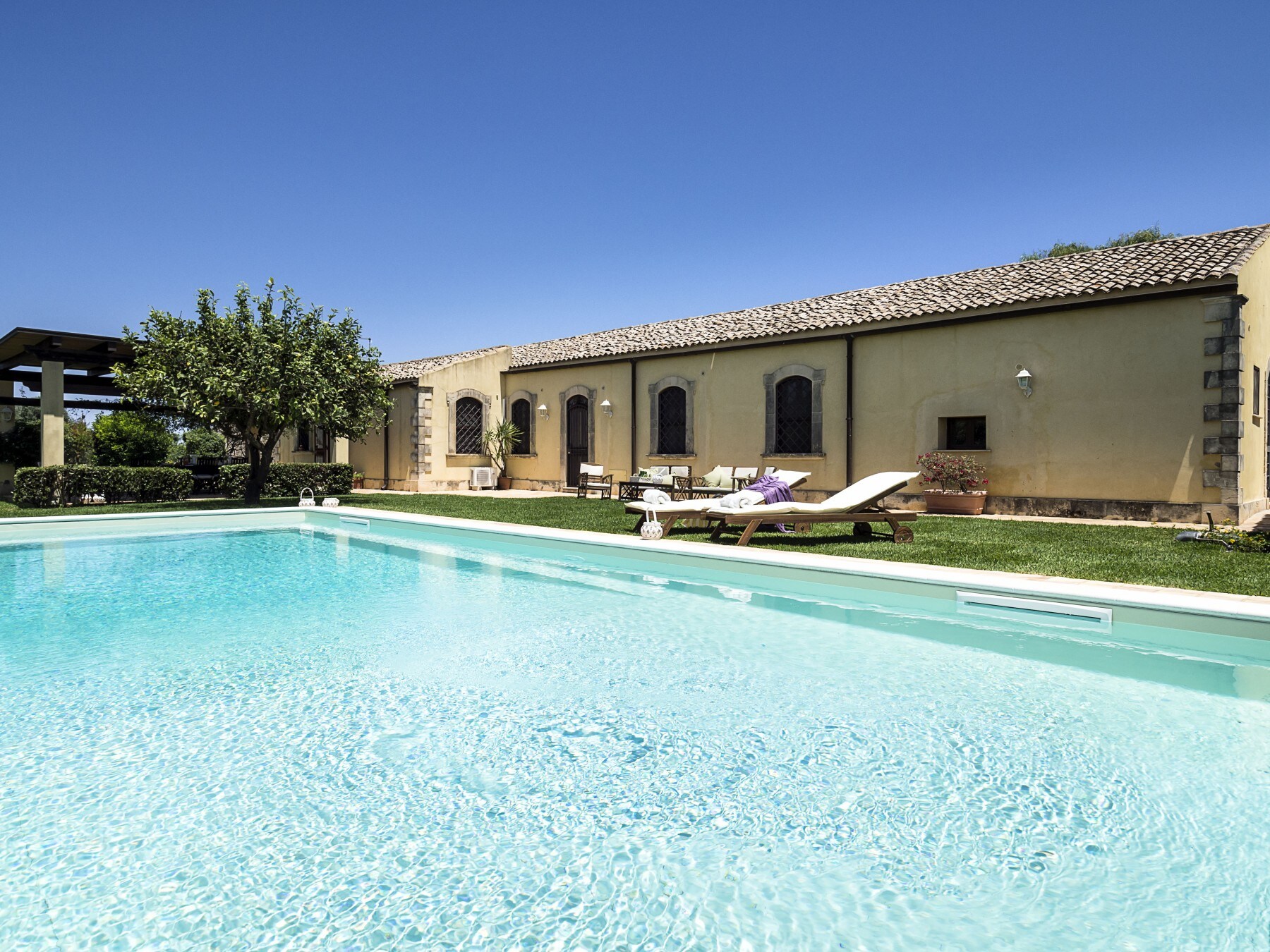 Property Image 1 - Stunning Luxury Villa with Pool and Al Fresco Dining