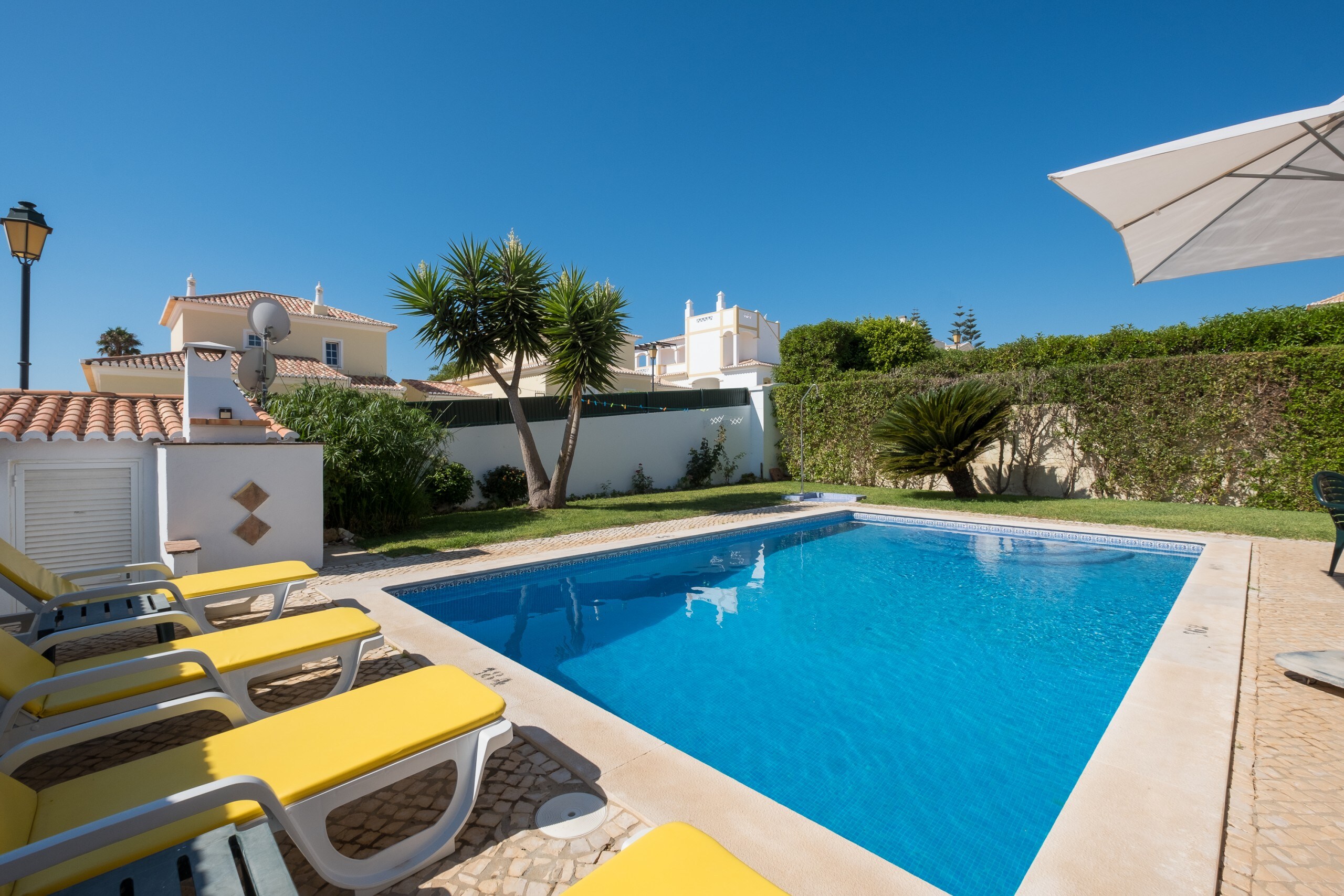 Property Image 2 - Charming Villa with Private Pool near Marina and Beach