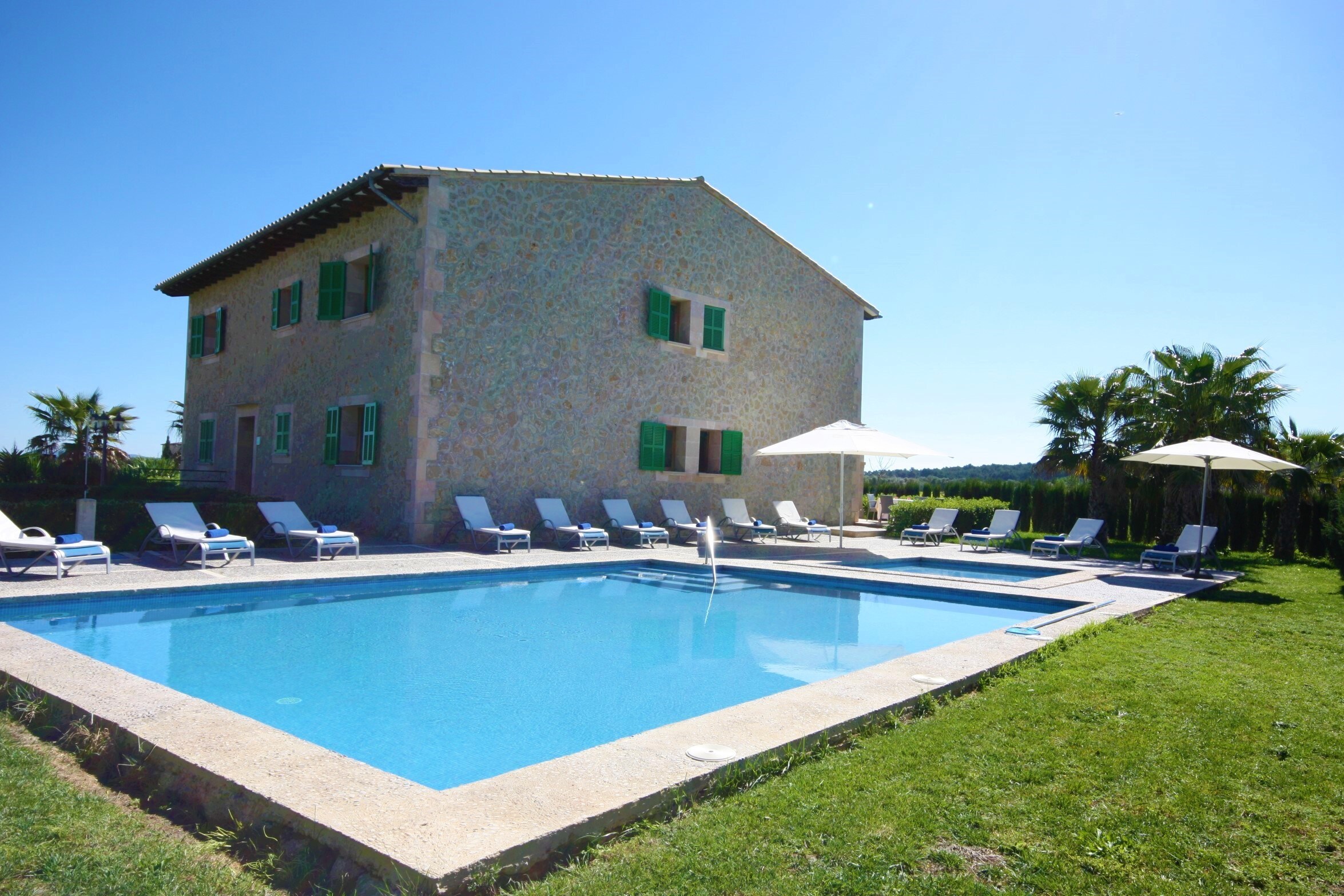Finca with pool for 12 people in Mallorca with pool