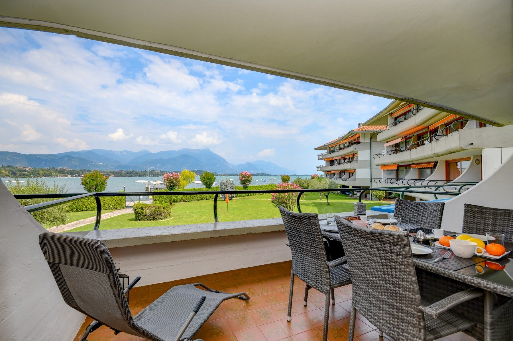 Property Image 2 - nice apartment front lake in Manerba del Garda