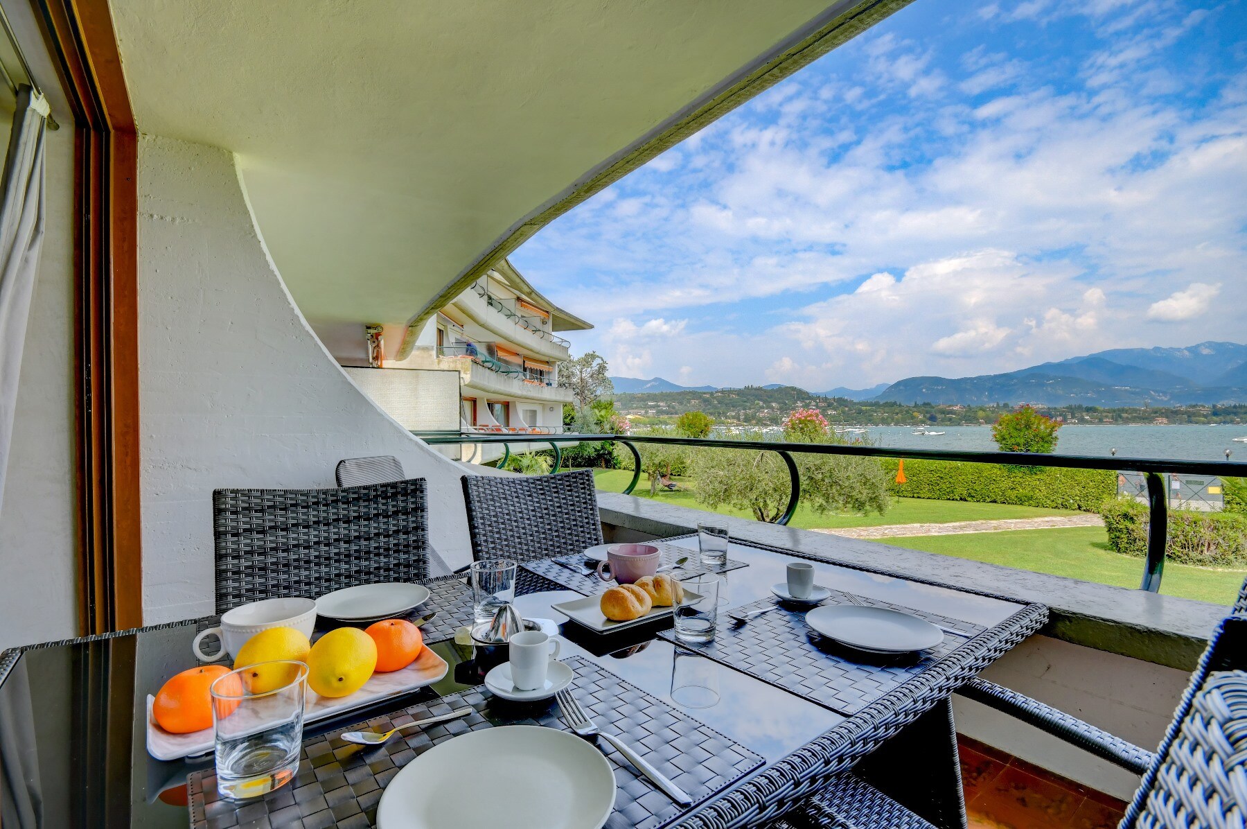 Property Image 1 - nice apartment front lake in Manerba del Garda