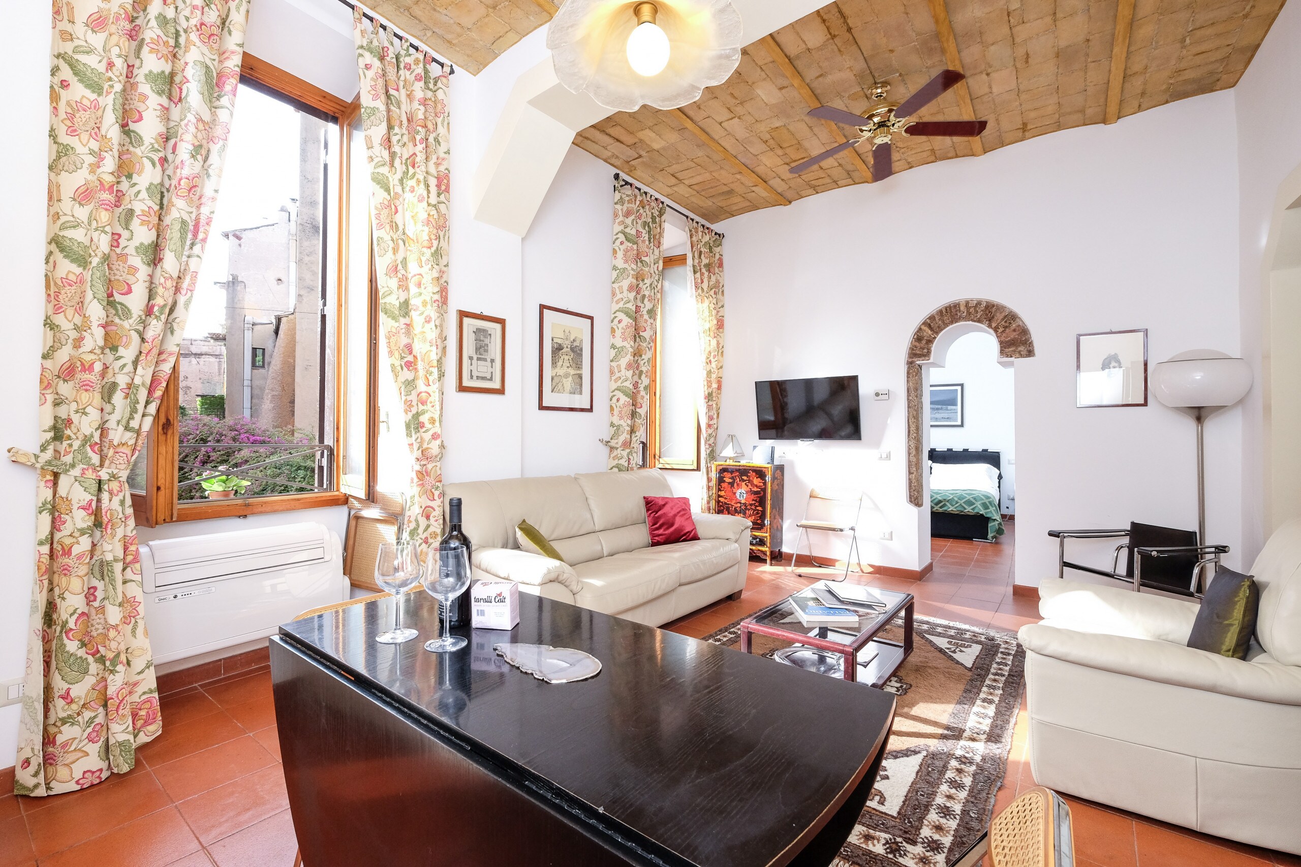 Property Image 1 - Charming Homey Flat in Vibrant and Colorful Trastevere