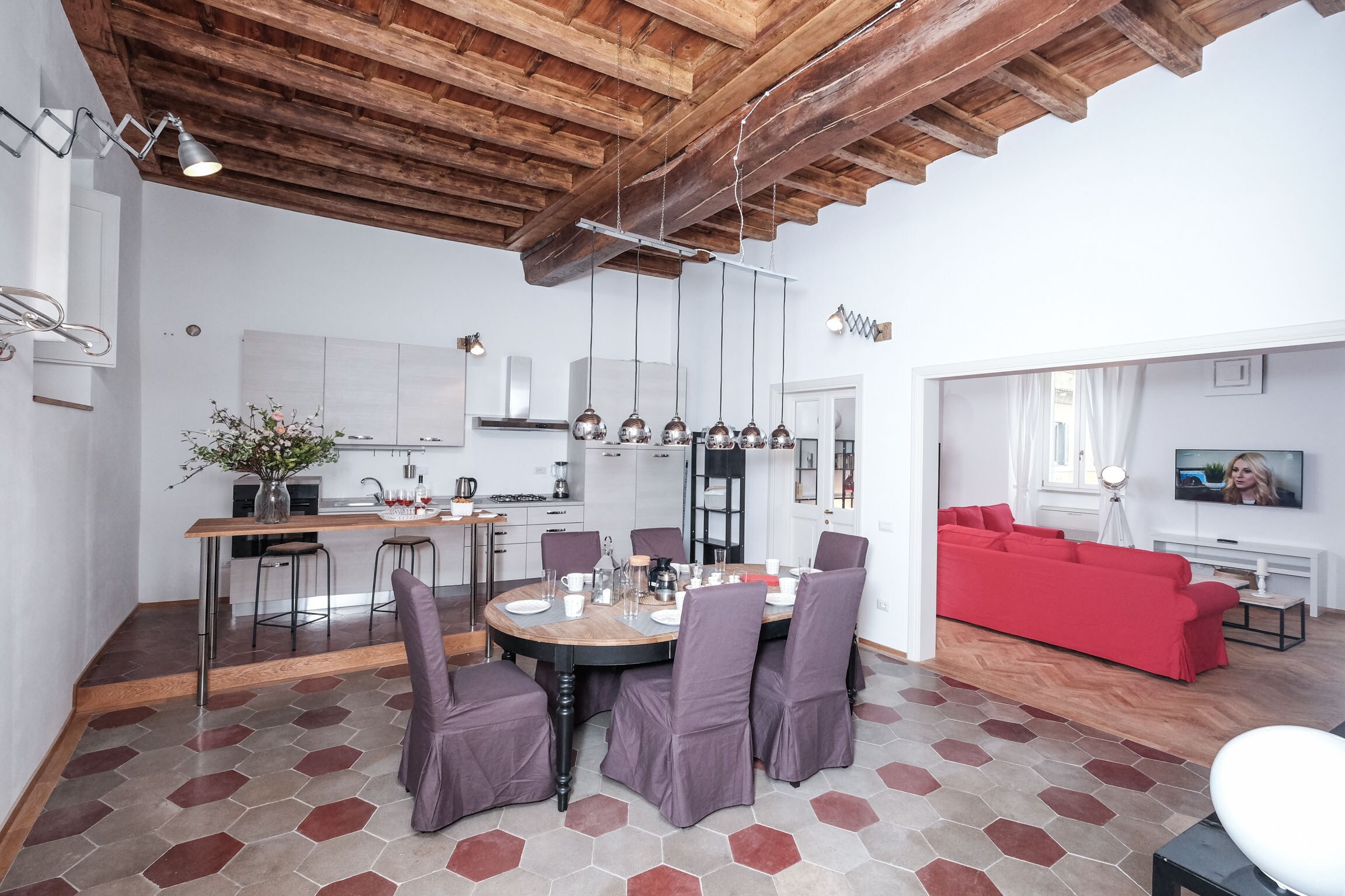 Property Image 1 - Spacious Lightfilled Apartment in Exciting Trastevere