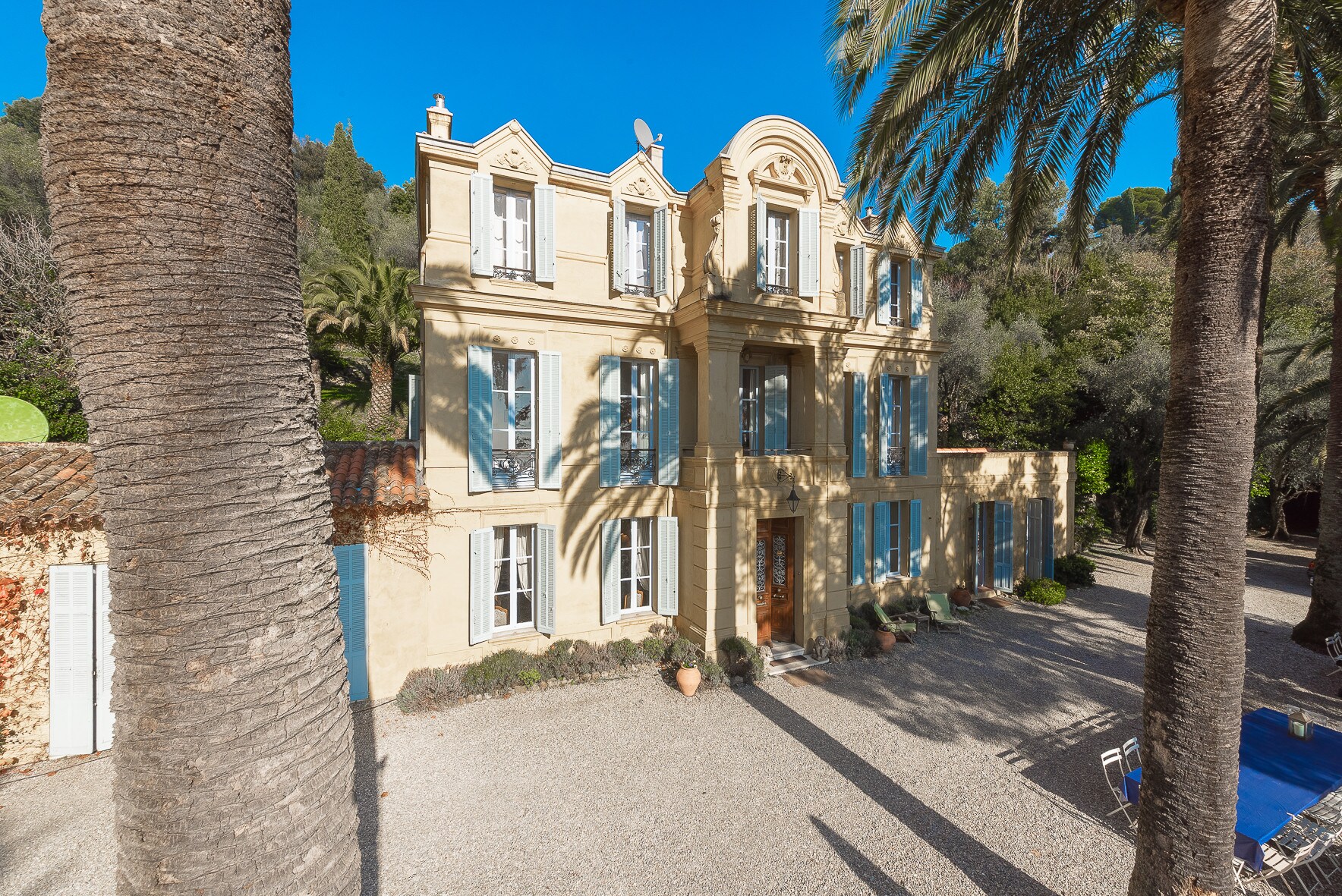 Property Image 1 - Magnificent ’Belle Epoque’ mansion with heated pool and spectacular sea views
