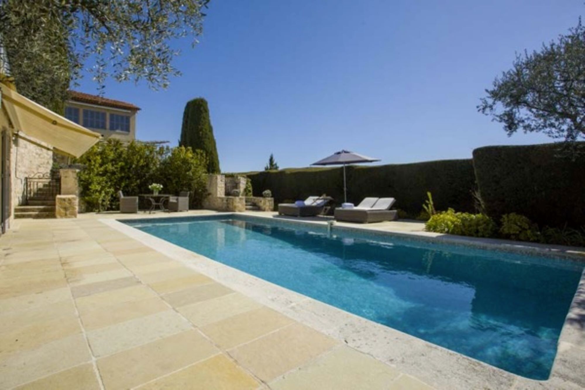 Property Image 2 - Elegant property with private pool within walking distance of Mougins village