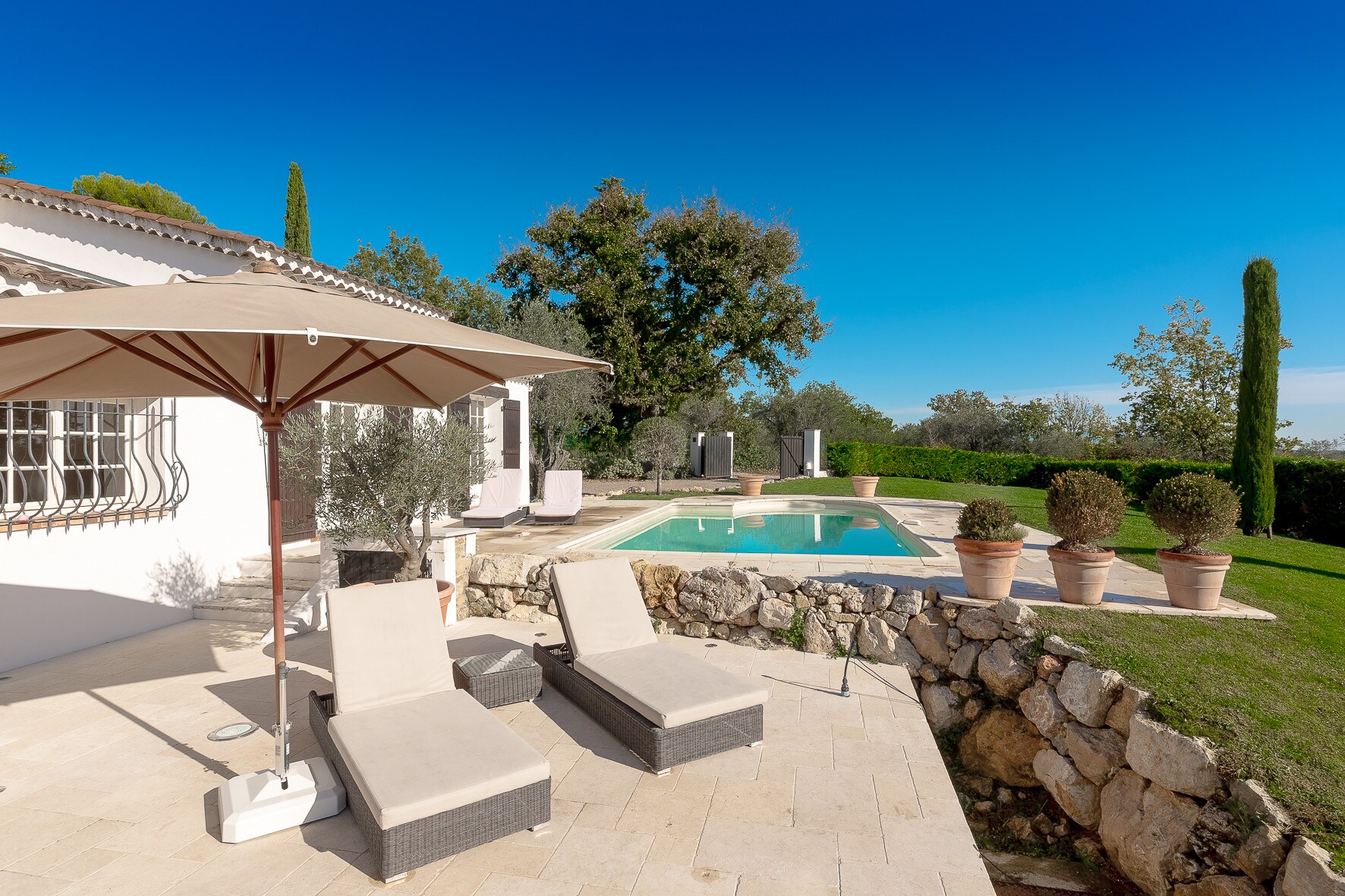 Property Image 2 - Newly renovated 4-bedroom family villa within a short walk from Valbonne village