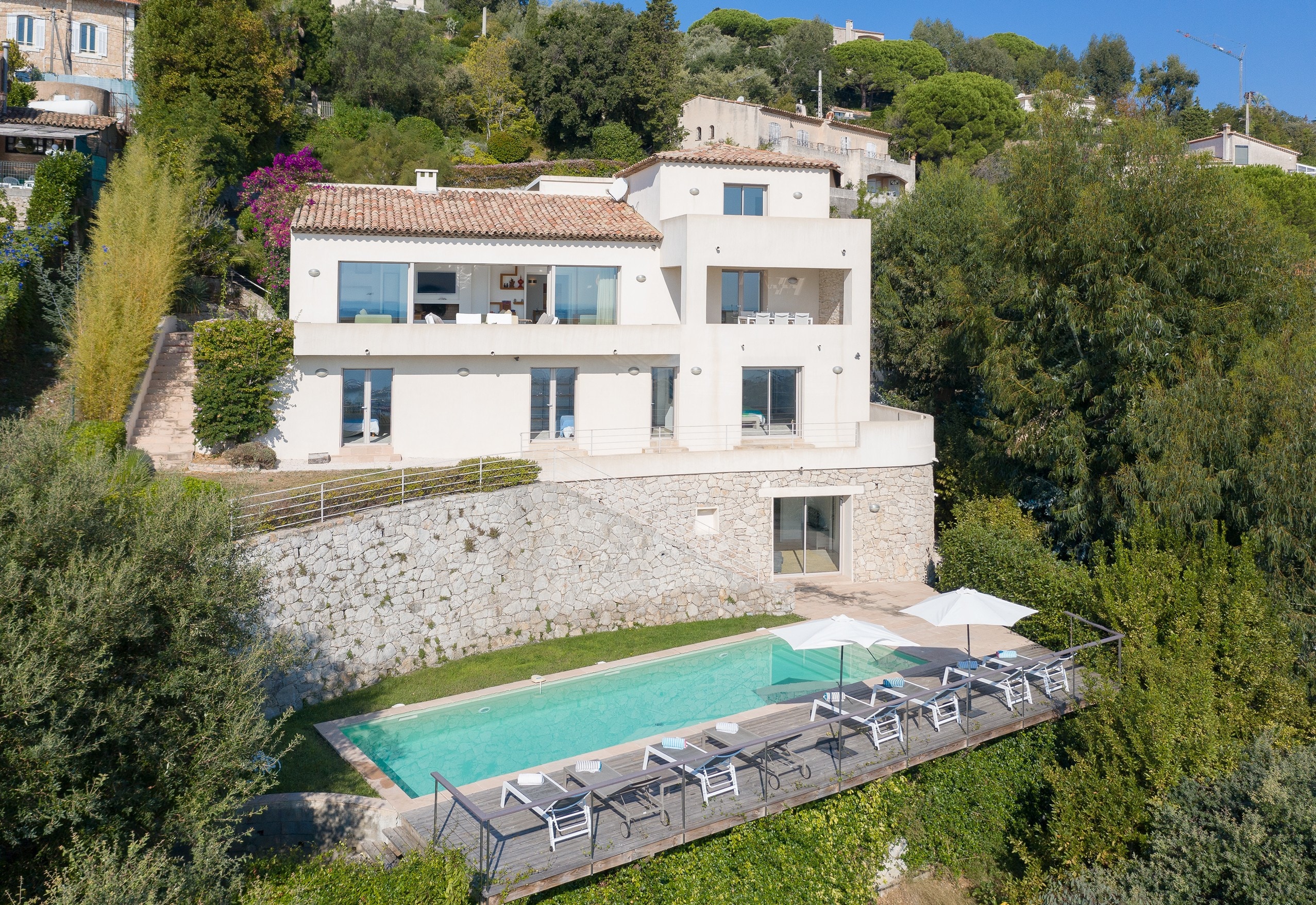 Property Image 2 - Modern new villa with fantastic sea views close to centre of Cannes