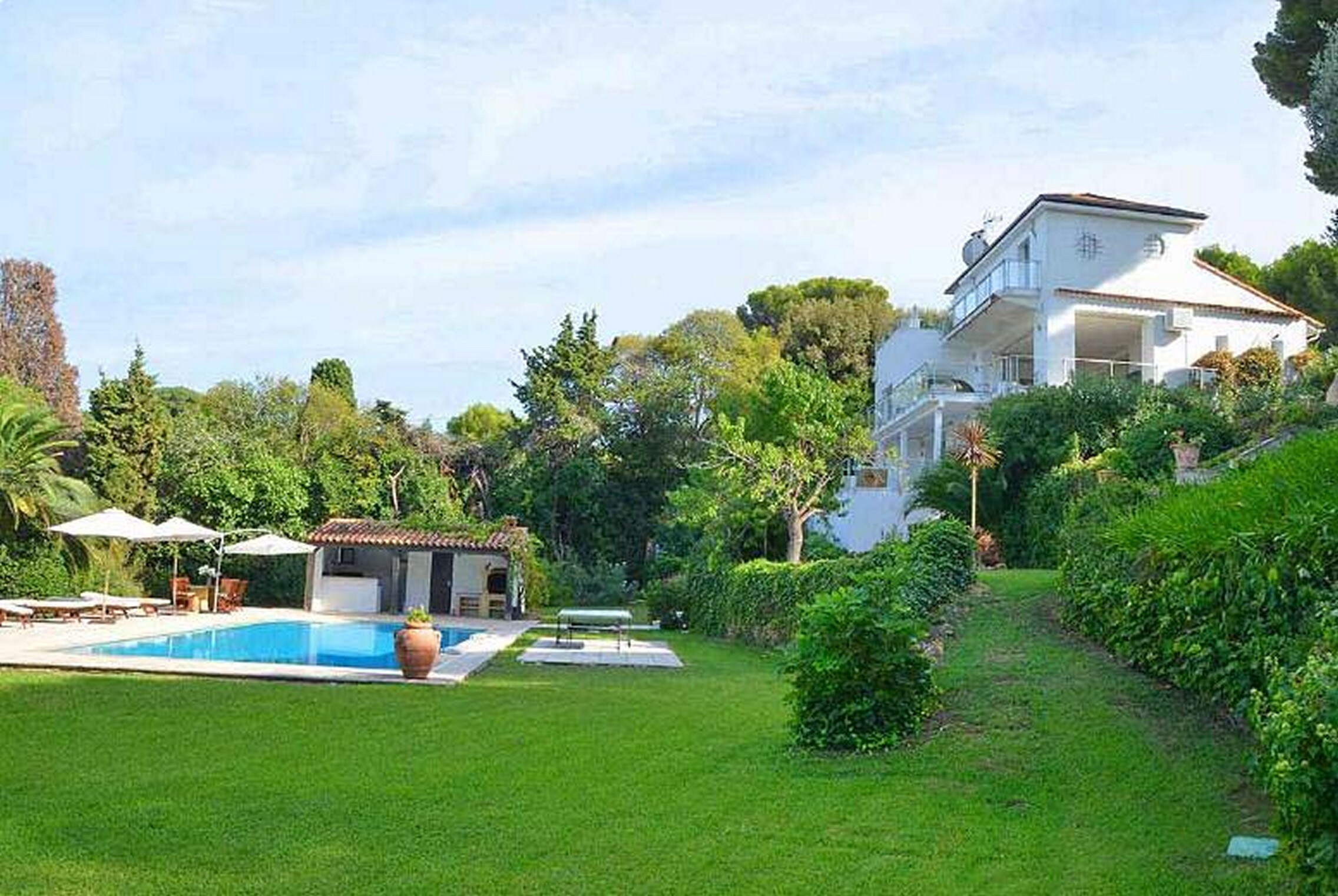 Property Image 2 - Stunning 5 bedroom period villa in superb location on the Cap d’Antibes