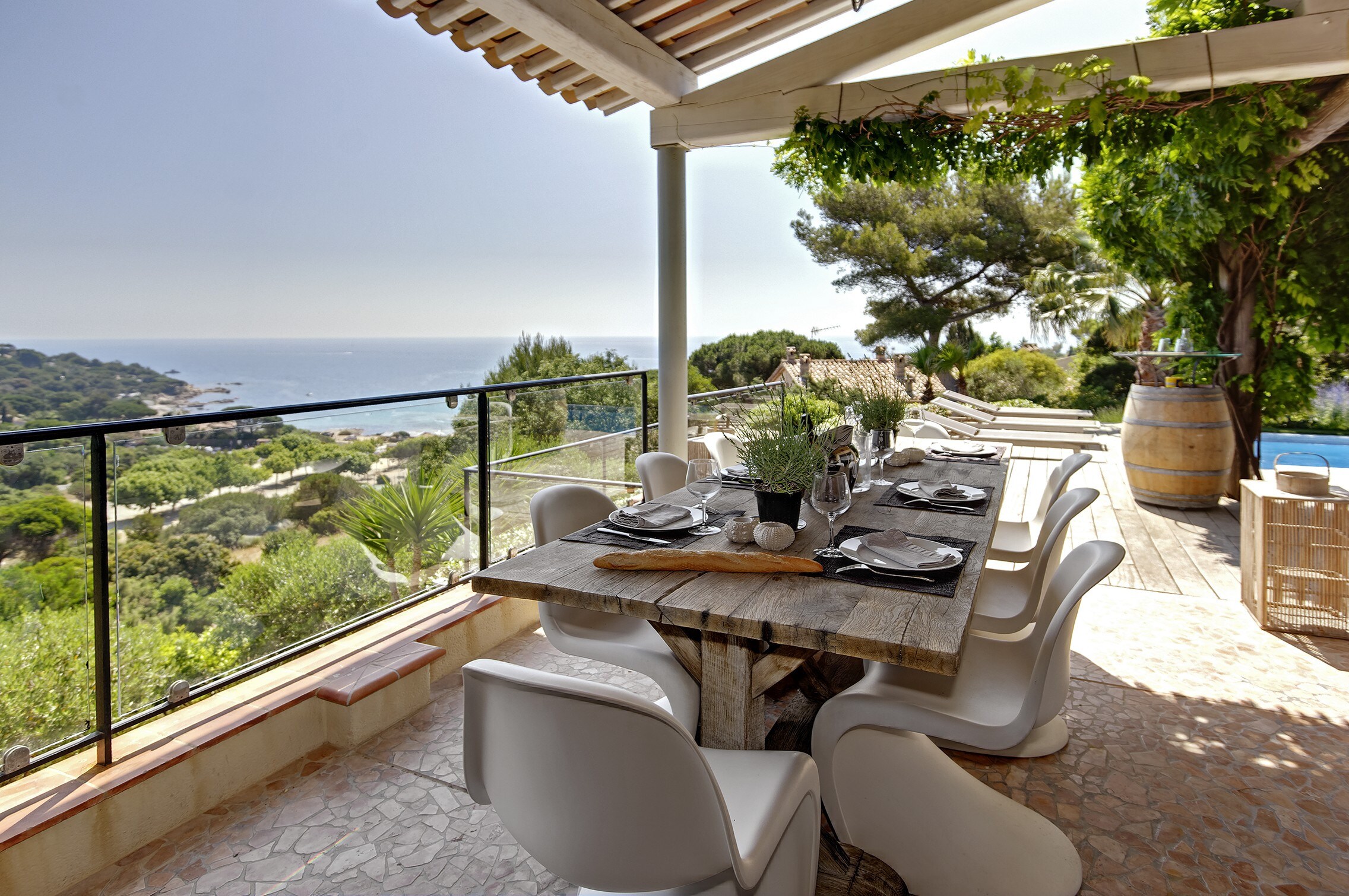 Property Image 1 - 4 bedroom provencal villa with sea view, pool, AC on Escalet beach