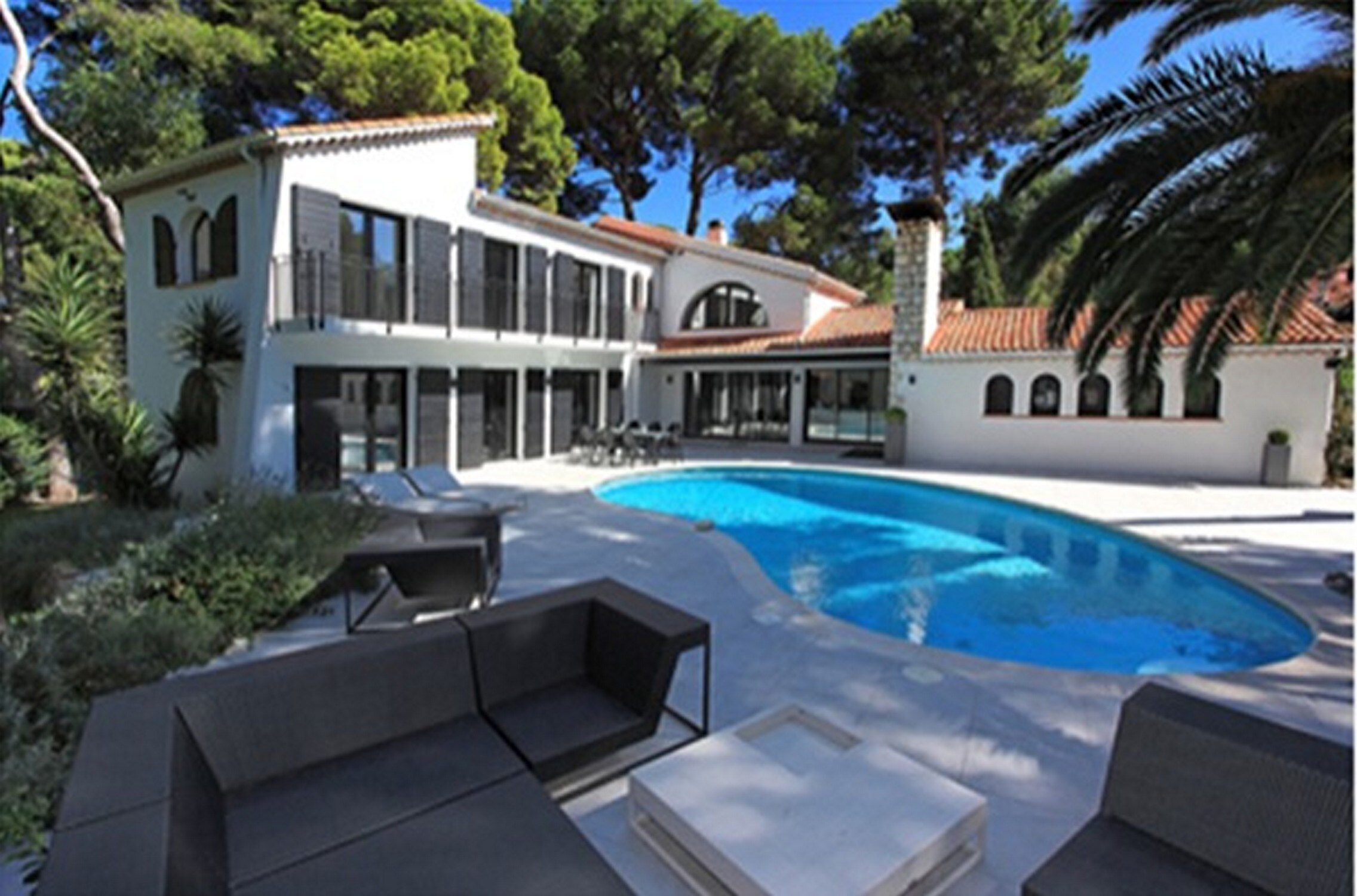 Property Image 1 - Stunning property on the Cap d’Antibes with pool, at walking distance to the beach