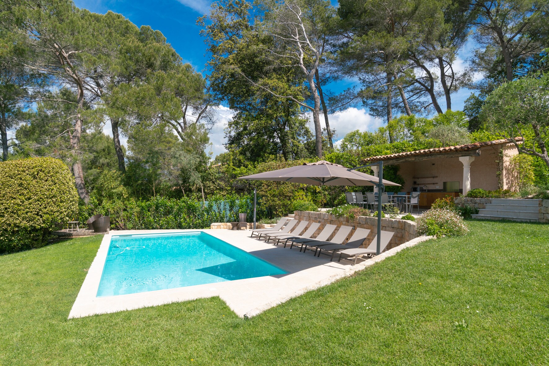 Property Image 2 - A wonderful family villa in the Parc de Mougins