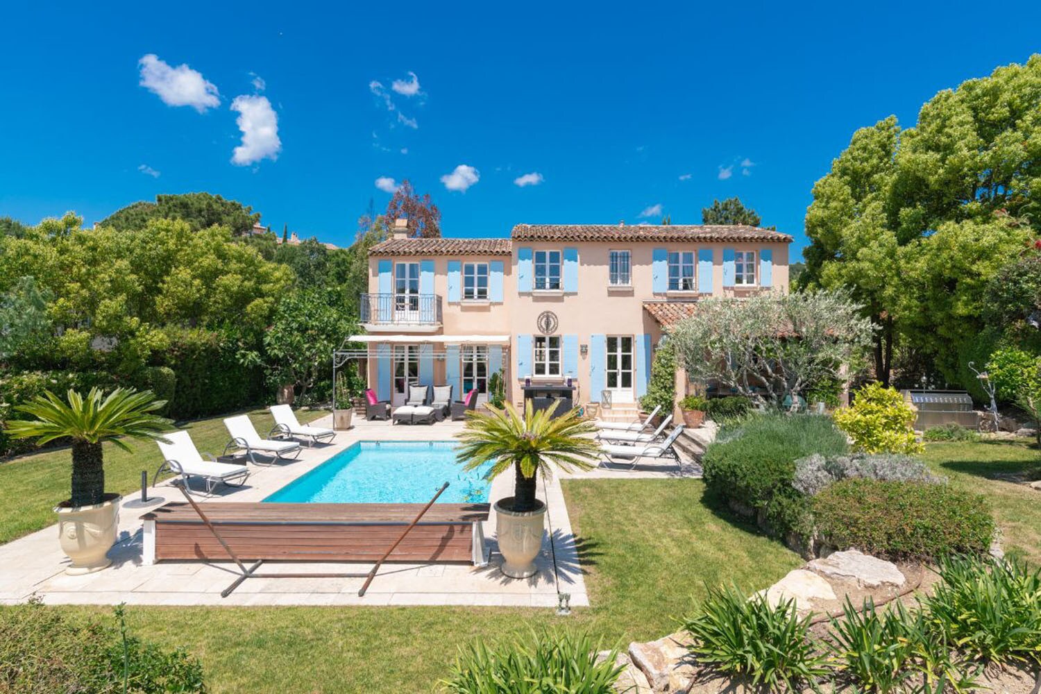Property Image 1 - Great 3 bedroom villa with pool and AC on the golf course near Saint-Tropez