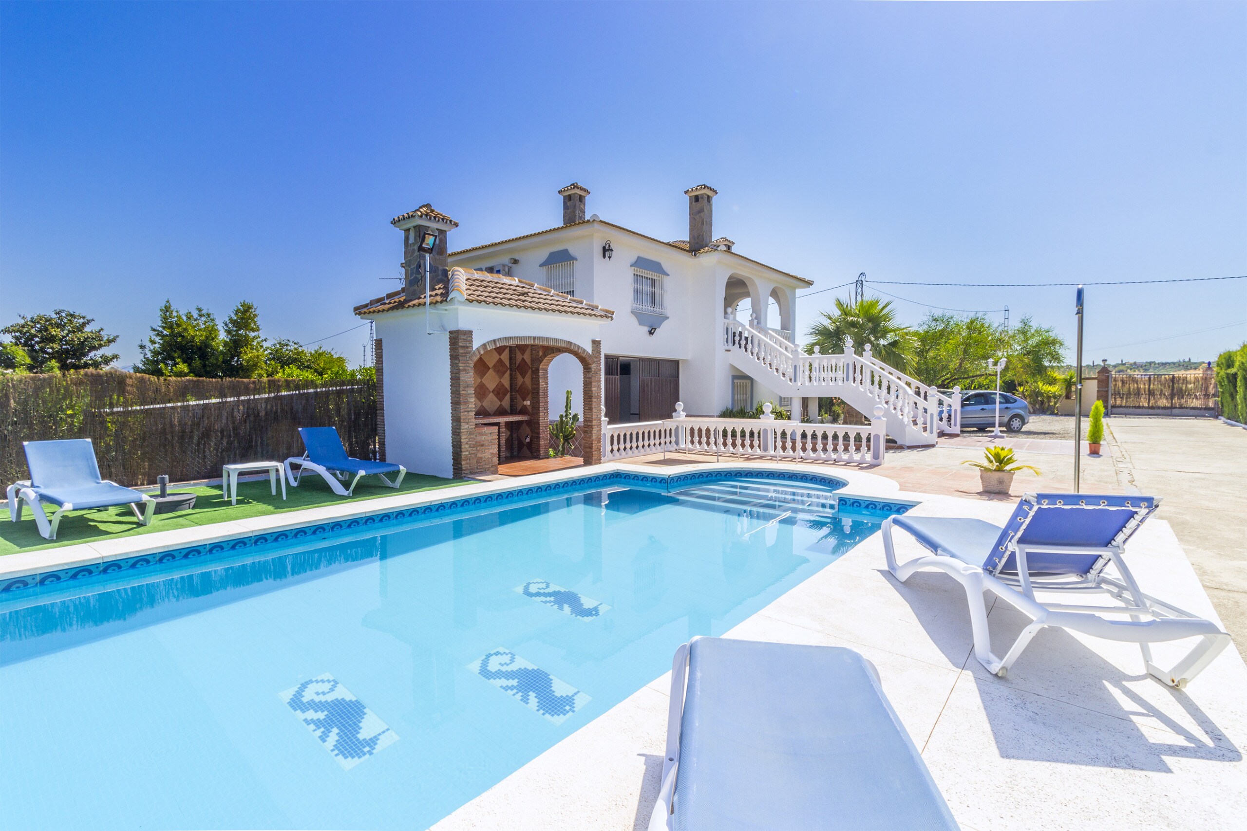 Enjoy the private pool of this luxury estate in Alhaurín el Grande