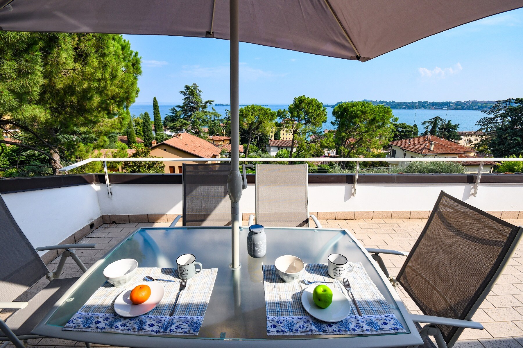 Property Image 2 - cosy apartment with beautiful lake view in Gardone Riviera