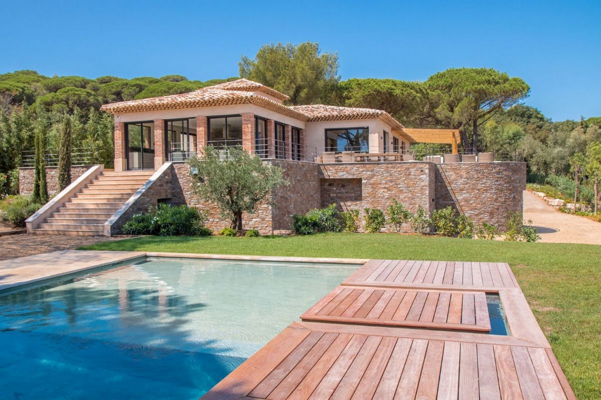 Property Image 2 - Fully catered and serviced 7 bedroom luxury villa with pool and sea view in Saint Tropez