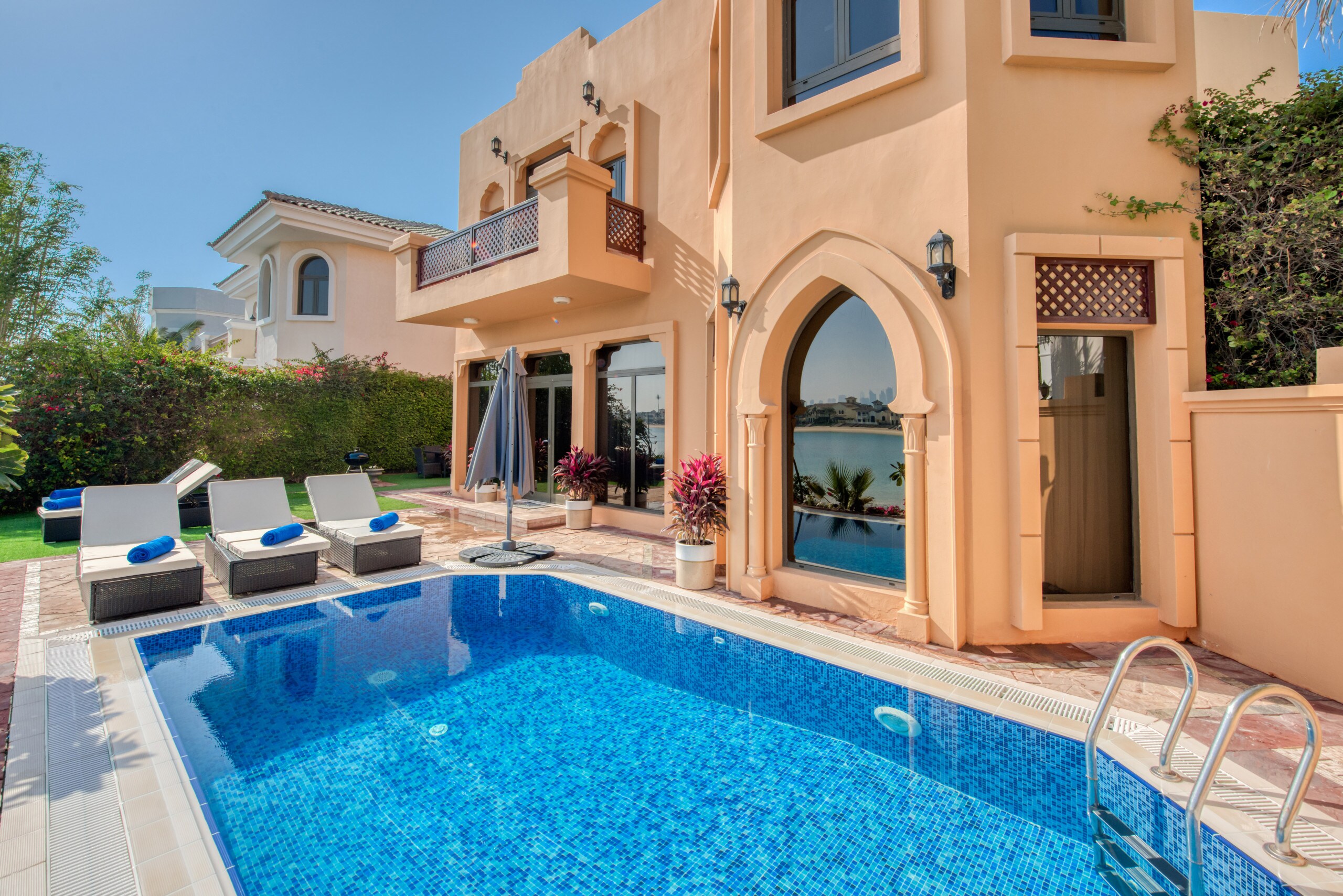 Property Image 2 - DISTINGUISHED 5BR VILLA + ASSISTANT’S ROOM WITH PRIVATE POOL ON PALM JUMEIRAH