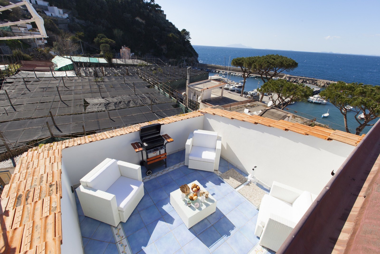 Property Image 1 - Tetto Bianco. Modern 2 bedrooms apartment near the sea. Sea Views. Access through steps