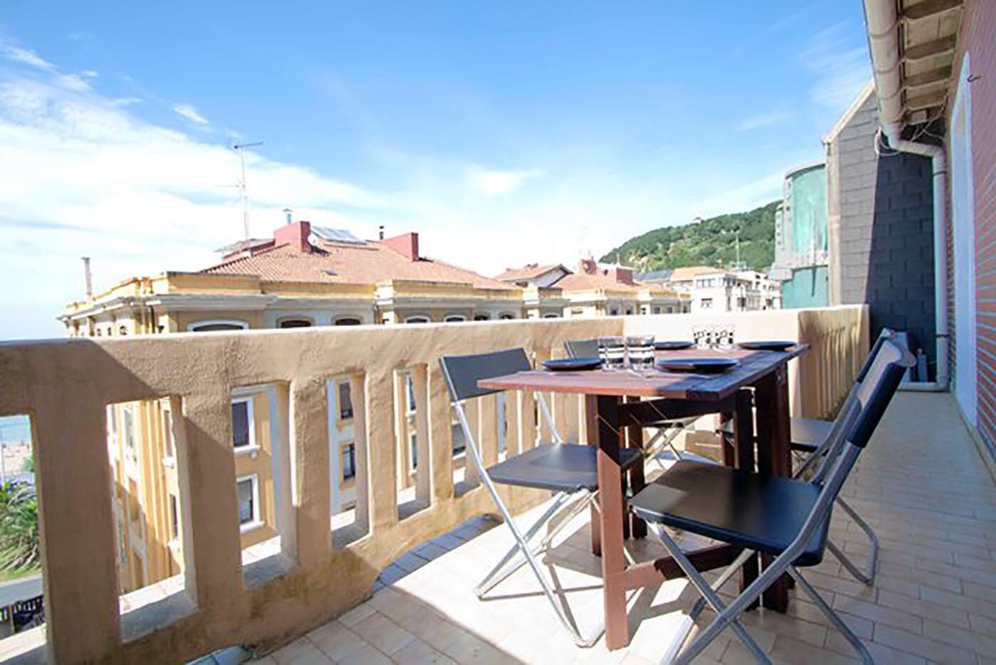 Property Image 2 - One Bedroom Apartment with Balcony Steps to Zurriola Beach