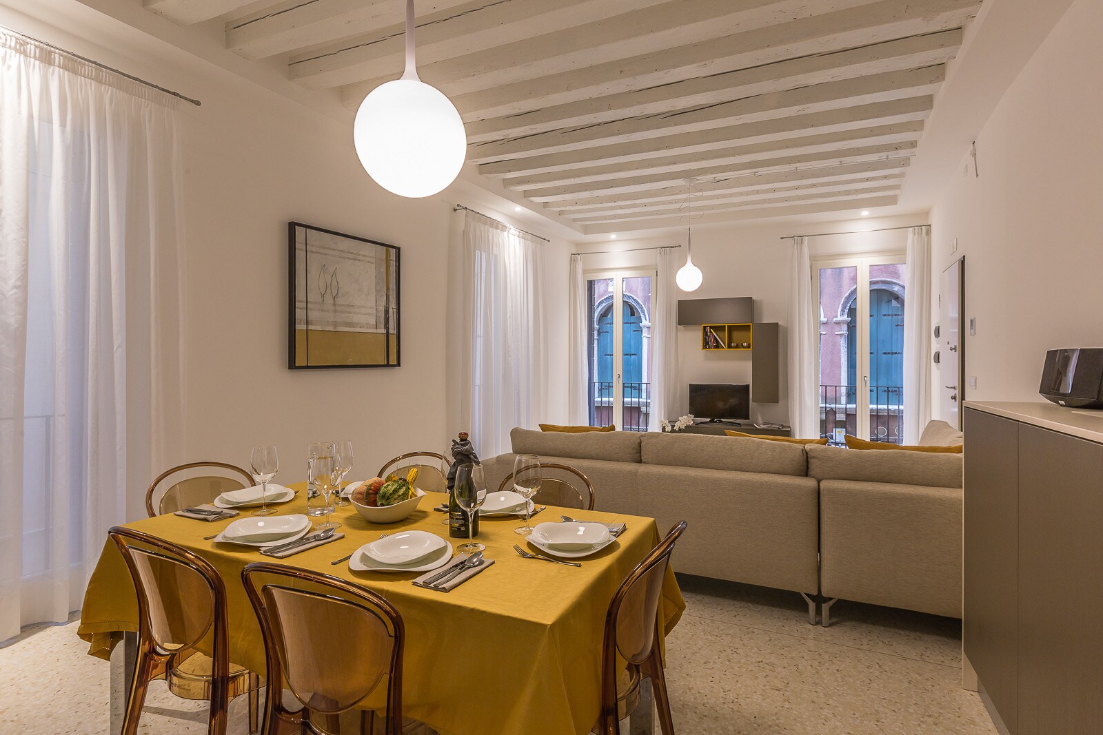 Property Image 1 - Comfort and Design in a super Central Venice Location