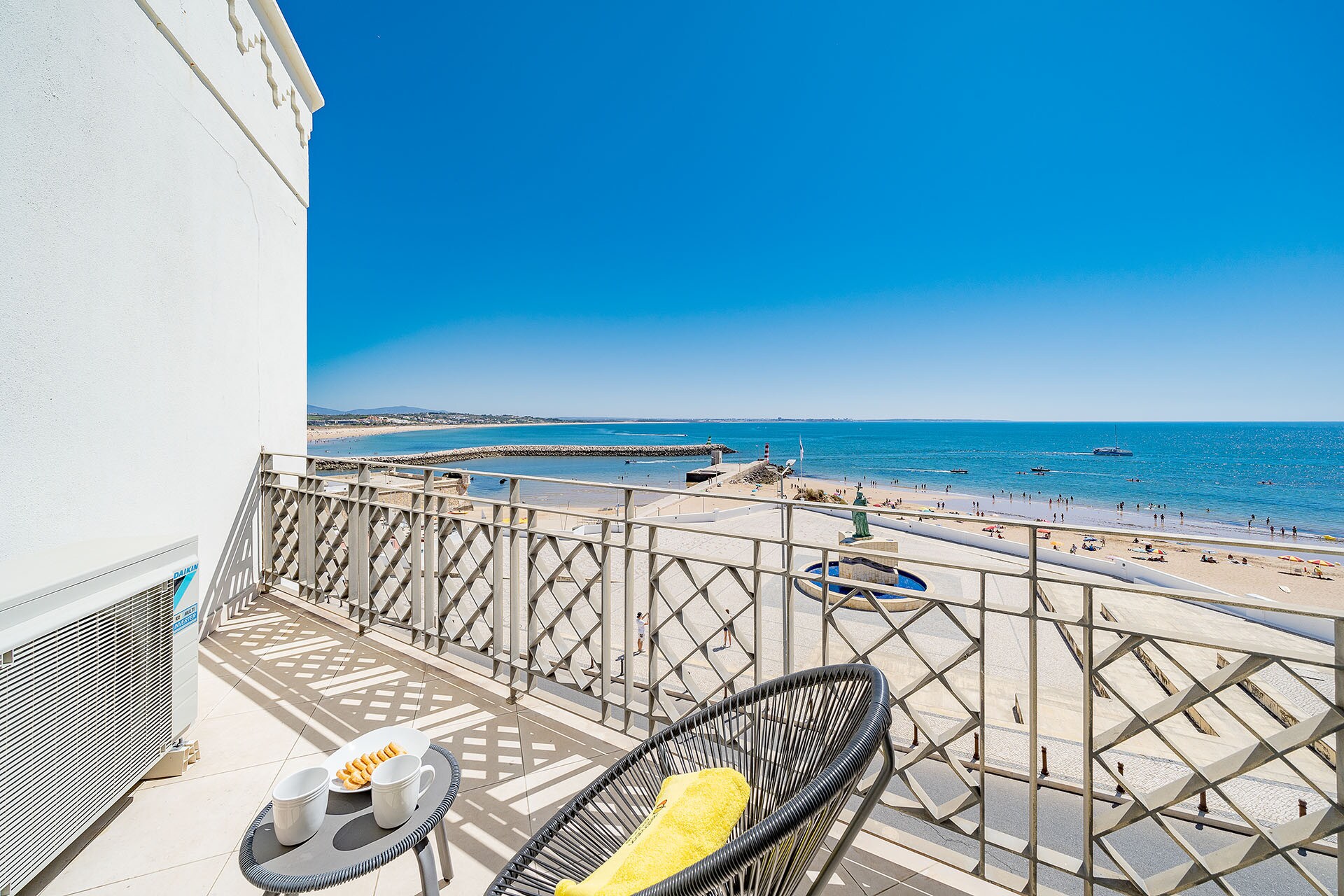 Property Image 1 - Exquisite Top Floor Apartment with Stunning Sea View