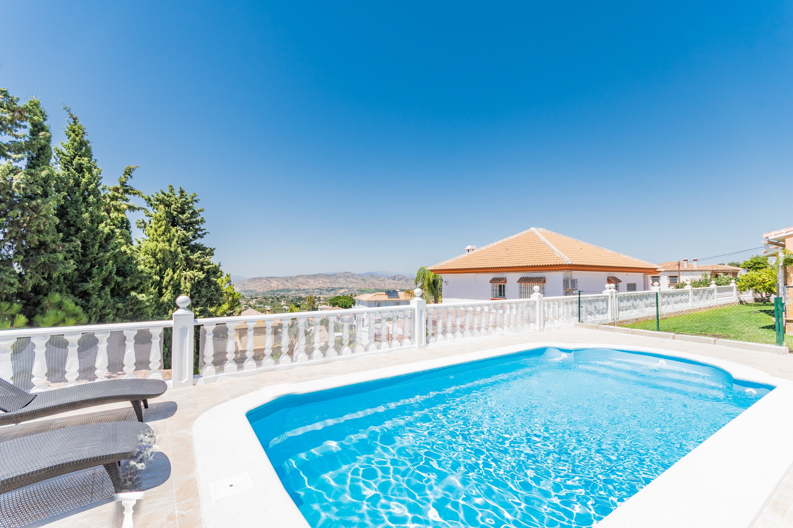 Enjoy the pool of this country house in Alhaurín el Grande
