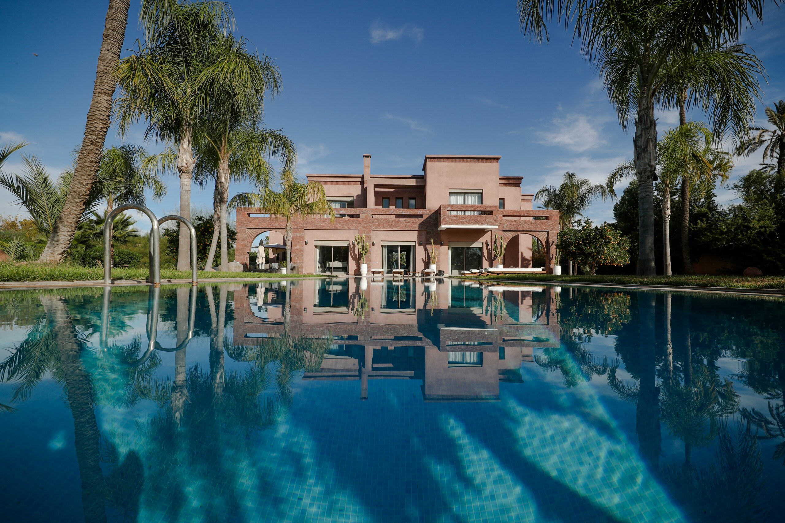 Property Image 1 - Impressive Holiday Villa with Vast Pool and Garden